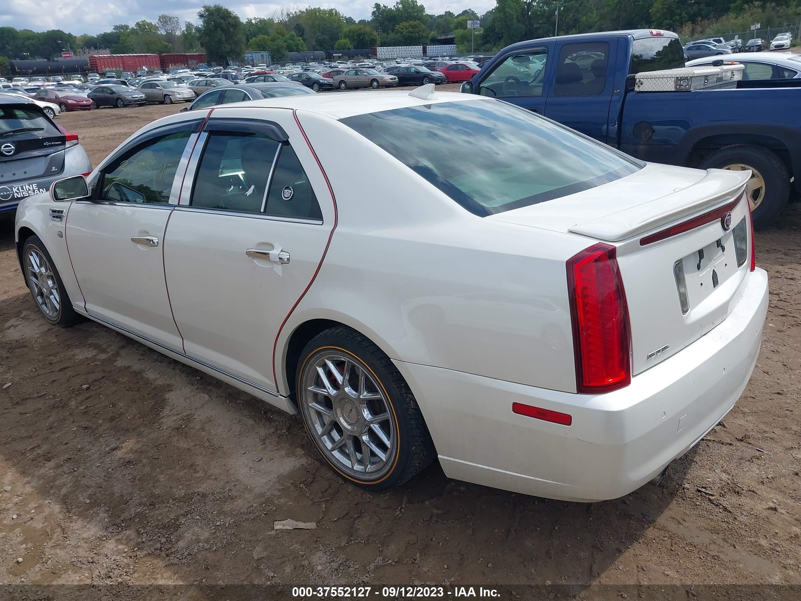 Photo 2 VIN: 1G6DX6ED4B0161811 - CADILLAC STS 