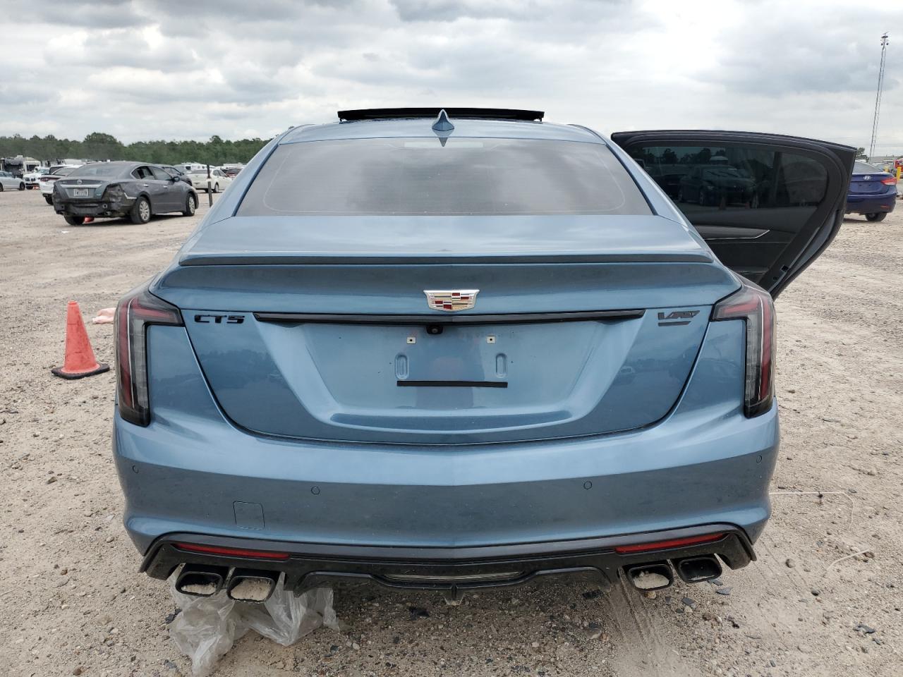 Photo 5 VIN: 1G6DY5R68P0810780 - CADILLAC CT5-V BLAC 