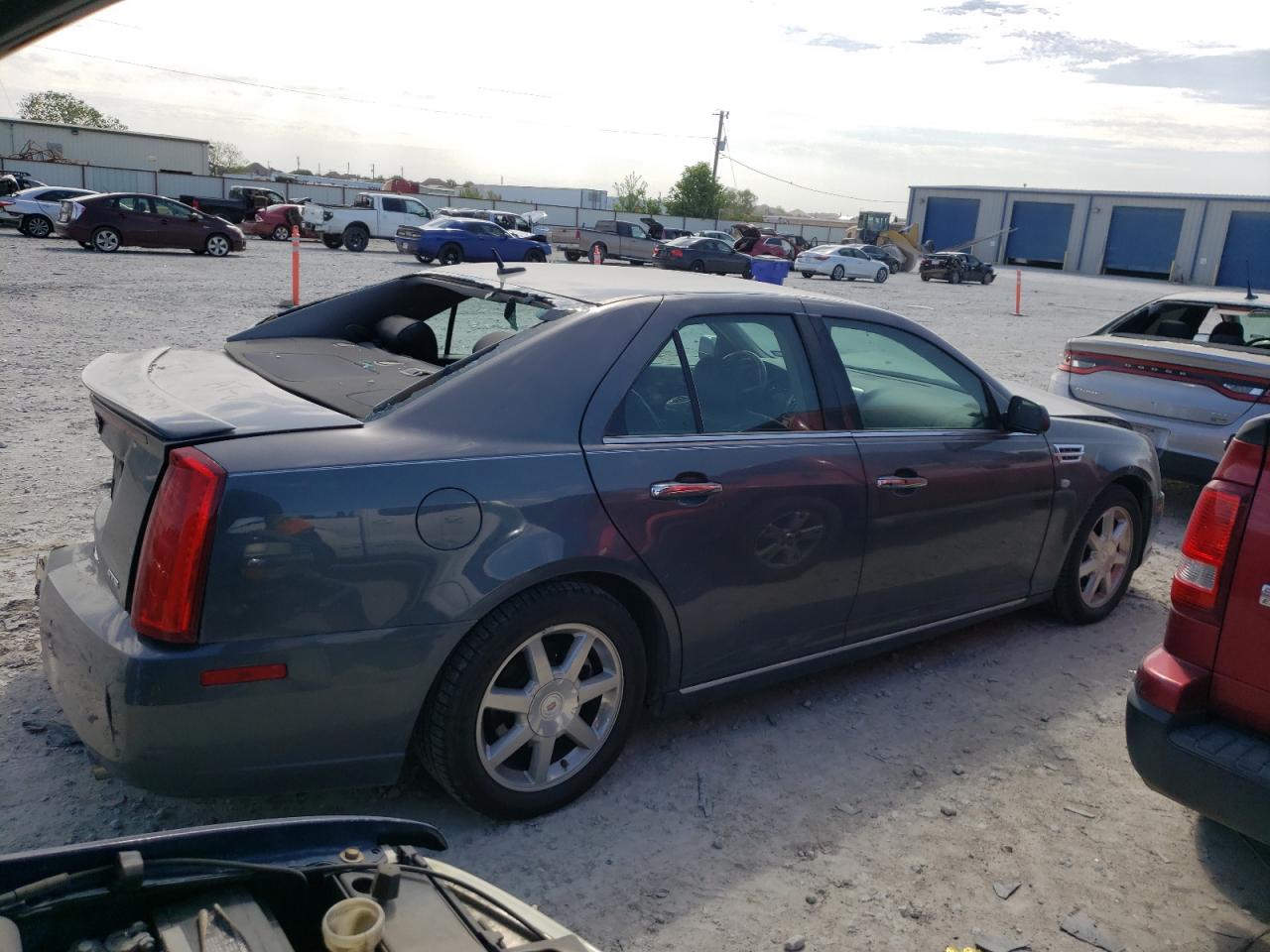 Photo 2 VIN: 1G6DZ67A880162224 - CADILLAC STS 