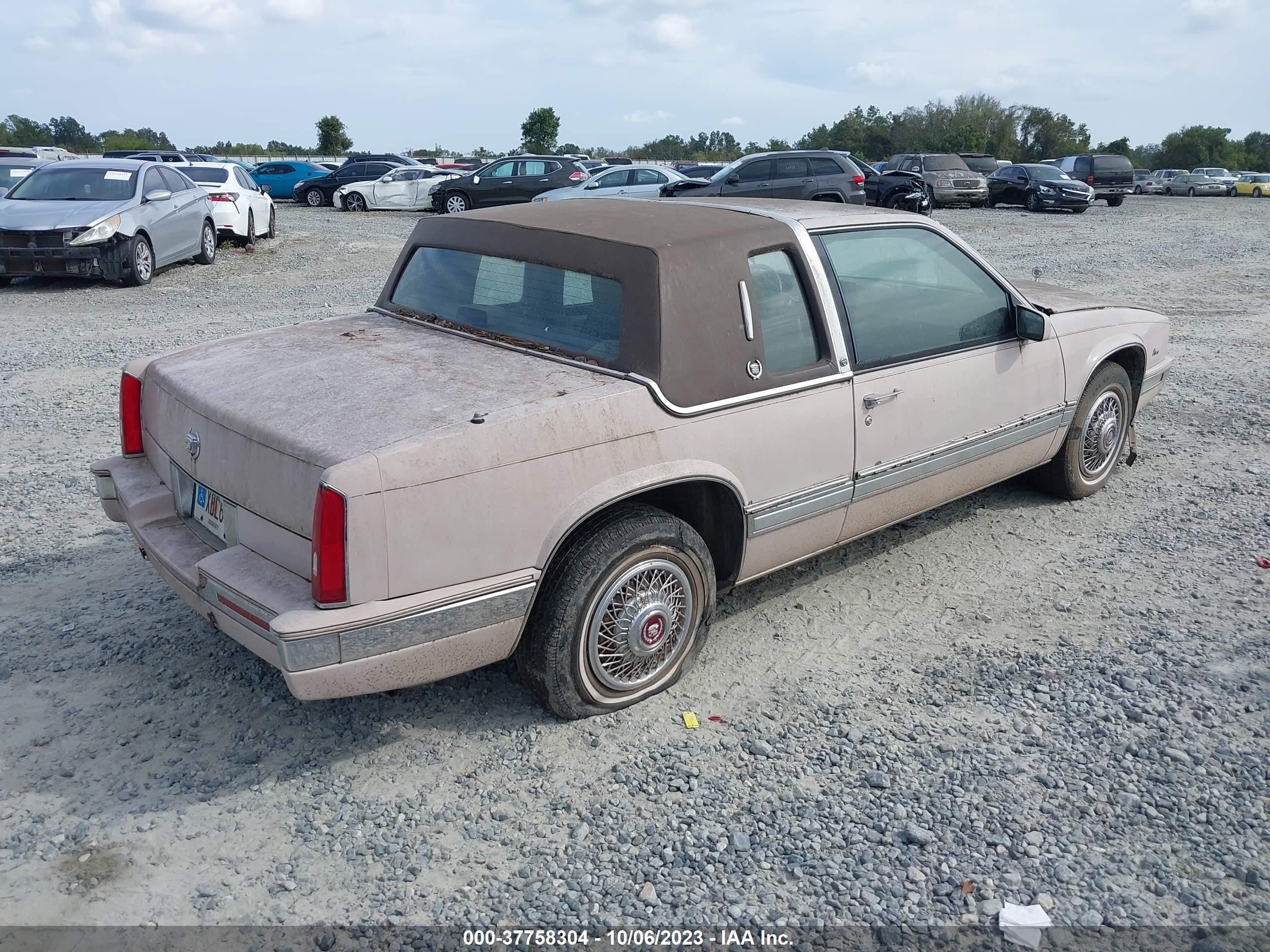 Photo 3 VIN: 1G6EL1158JU601473 - CADILLAC ELDORADO 