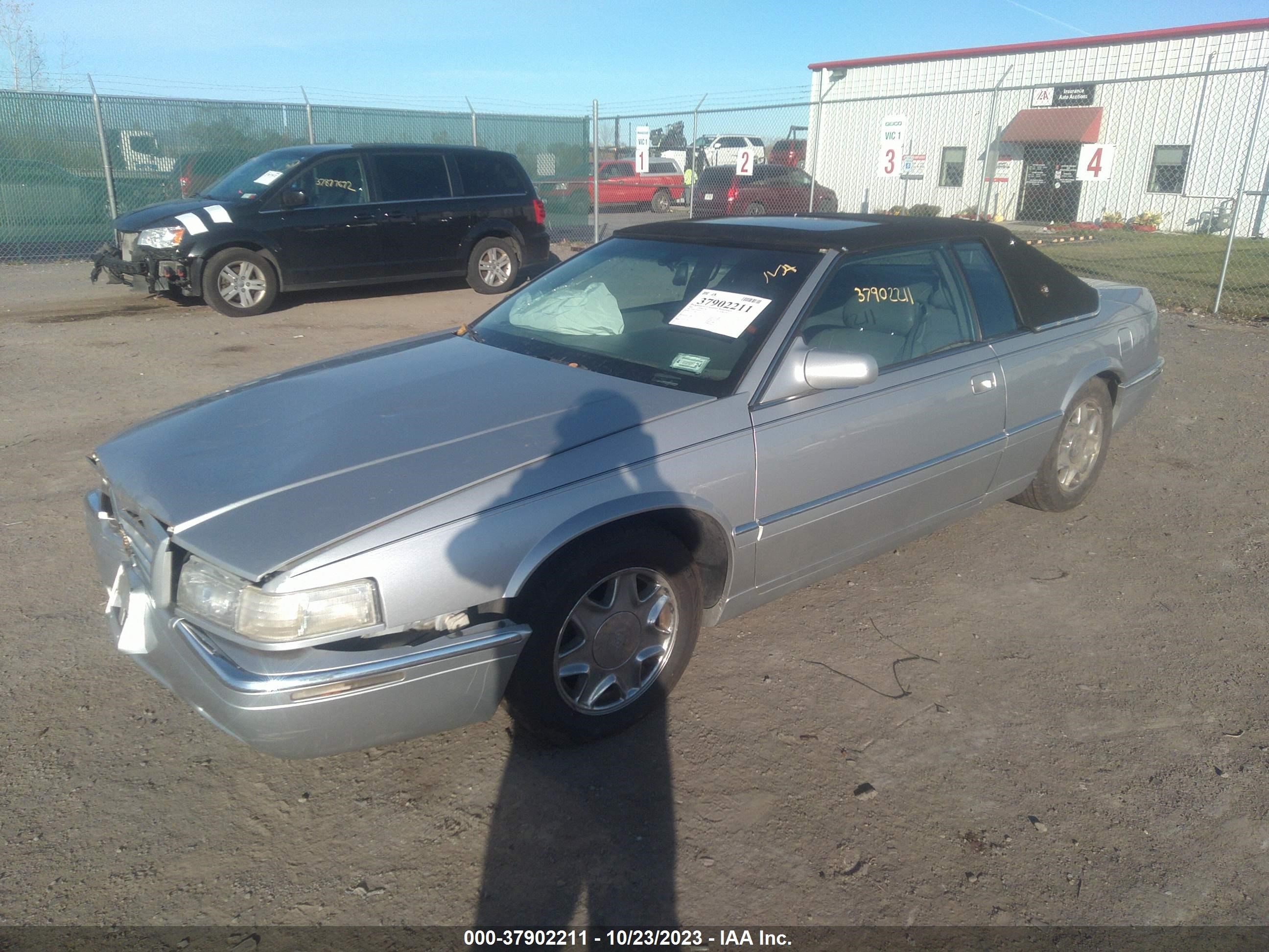 Photo 1 VIN: 1G6EL12Y01B102302 - CADILLAC ELDORADO 