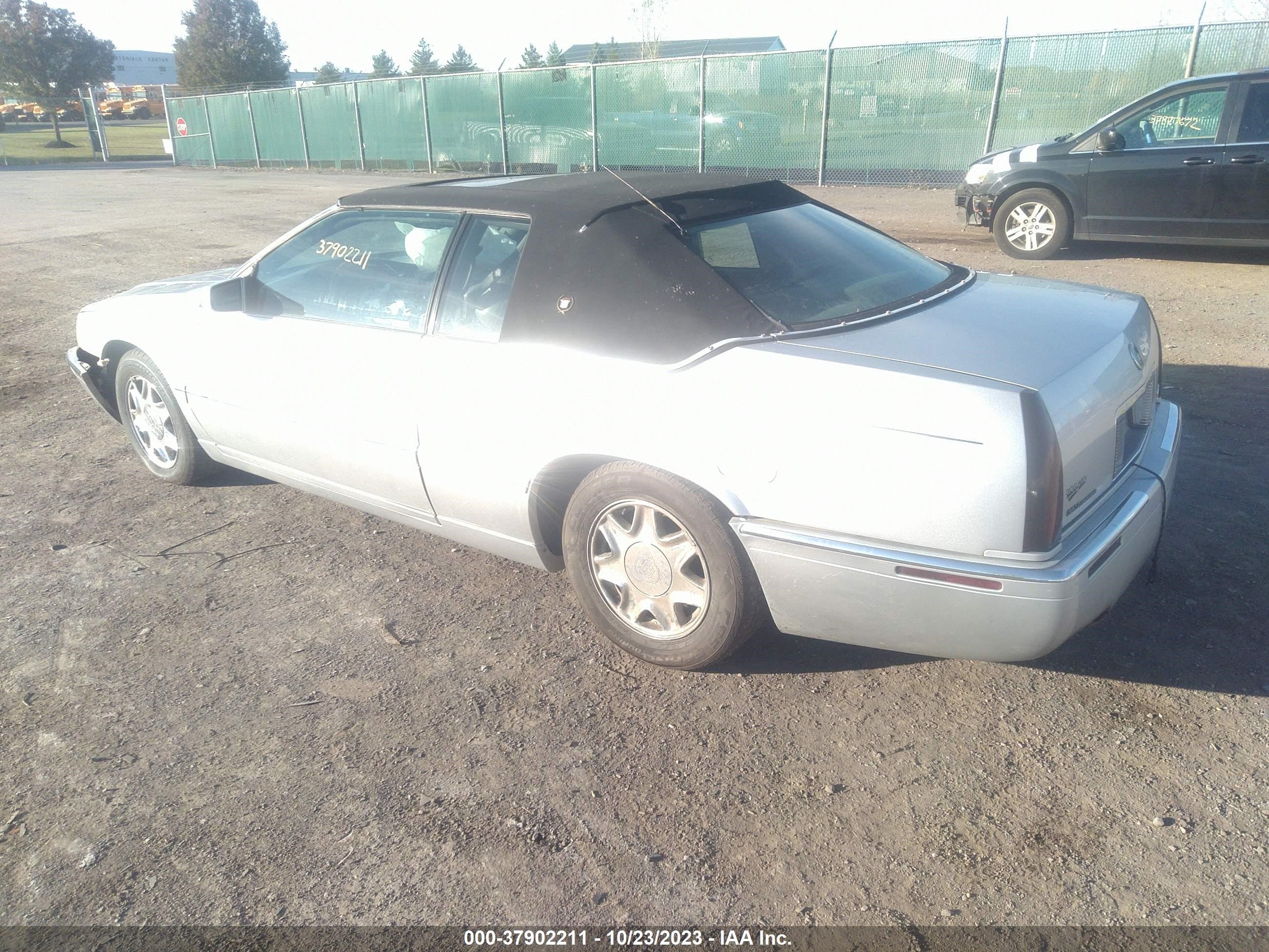 Photo 2 VIN: 1G6EL12Y01B102302 - CADILLAC ELDORADO 