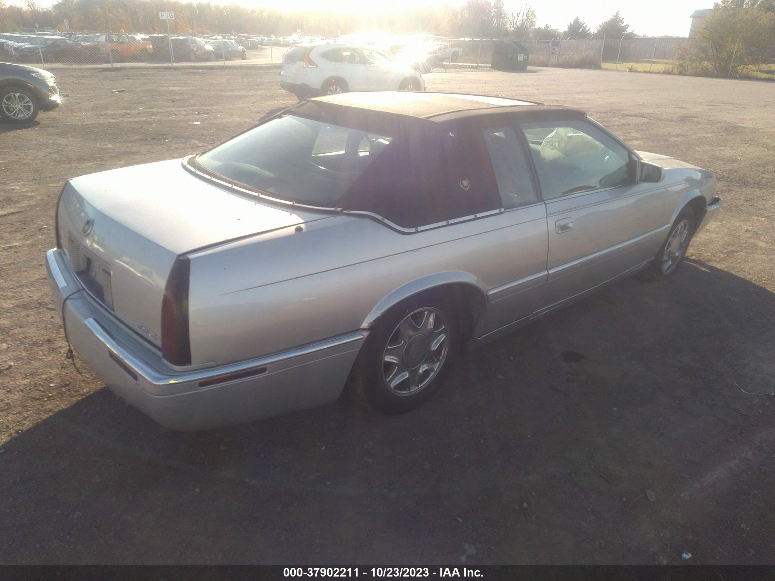 Photo 3 VIN: 1G6EL12Y01B102302 - CADILLAC ELDORADO 