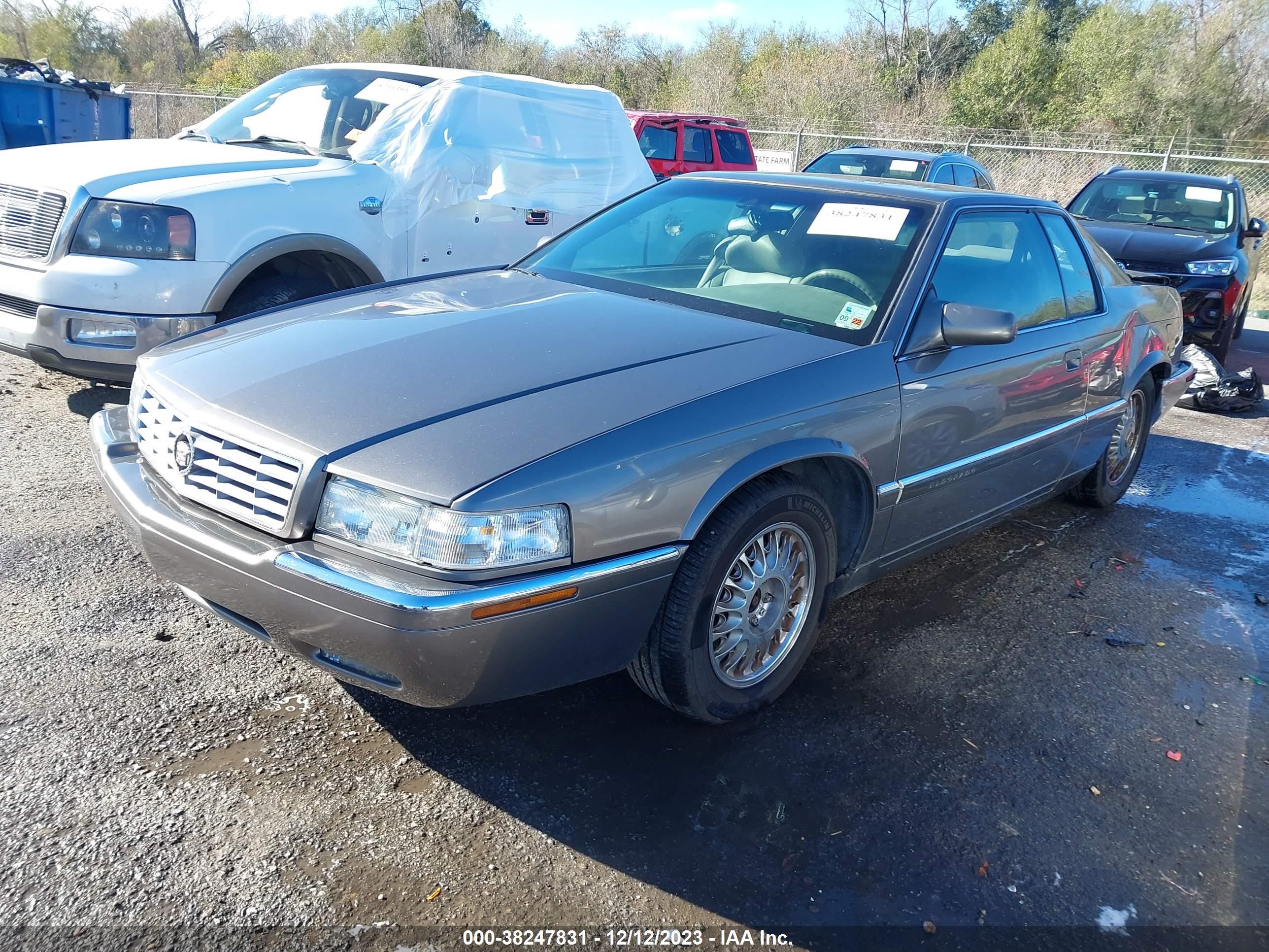 Photo 1 VIN: 1G6EL12Y0XU609617 - CADILLAC ELDORADO 