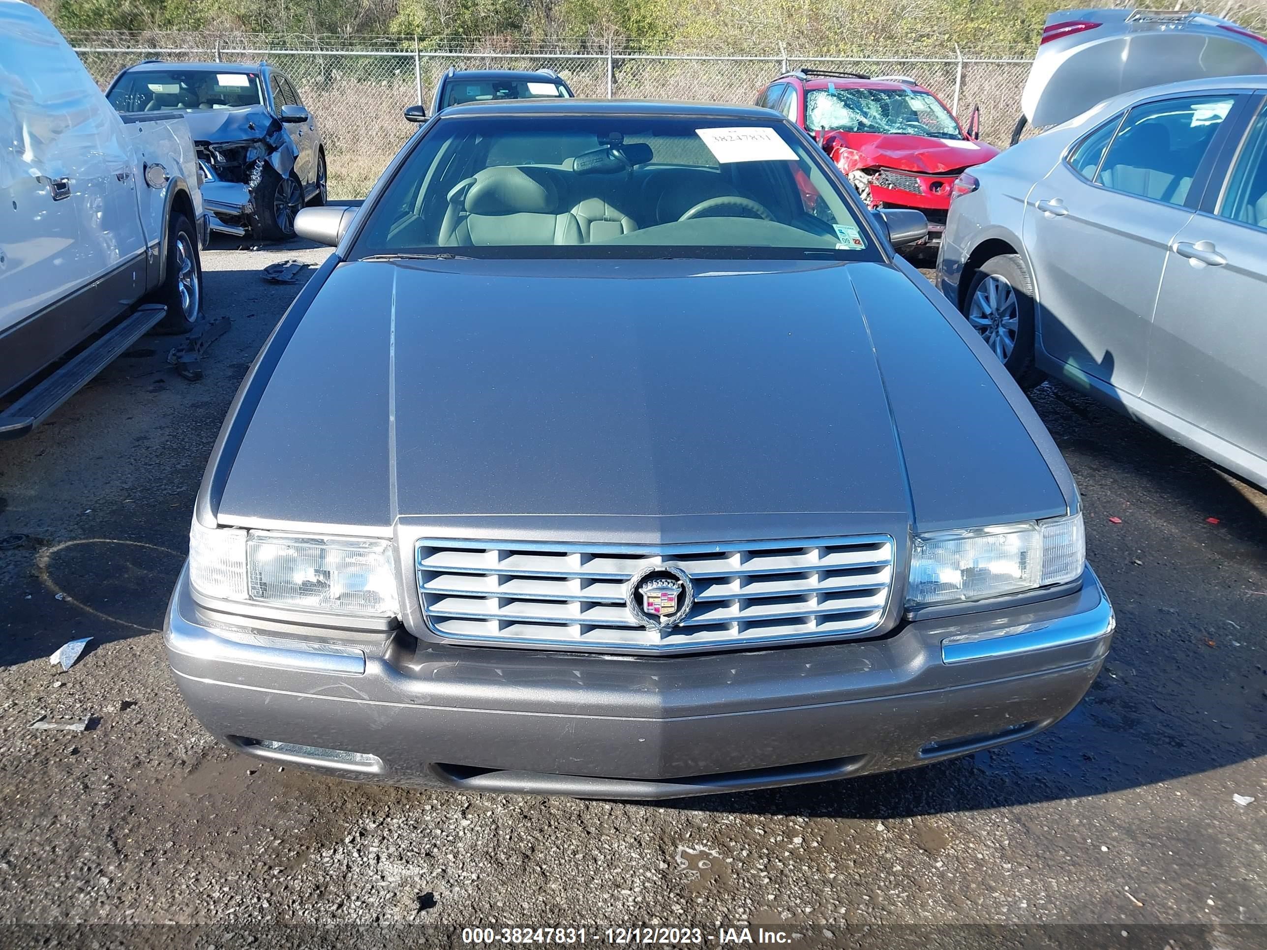 Photo 11 VIN: 1G6EL12Y0XU609617 - CADILLAC ELDORADO 