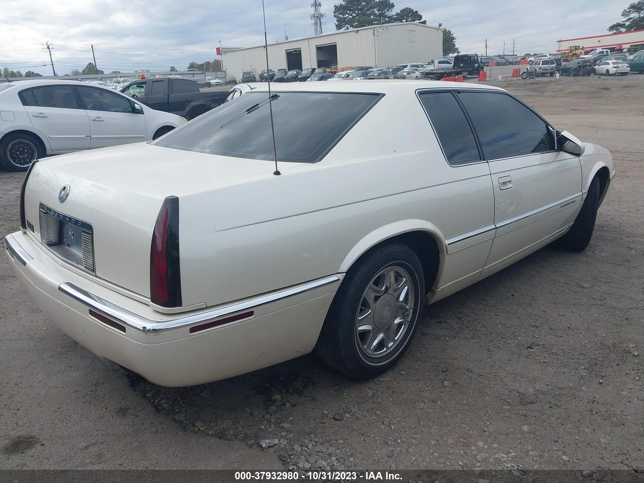 Photo 3 VIN: 1G6EL12Y2XU601633 - CADILLAC ELDORADO 