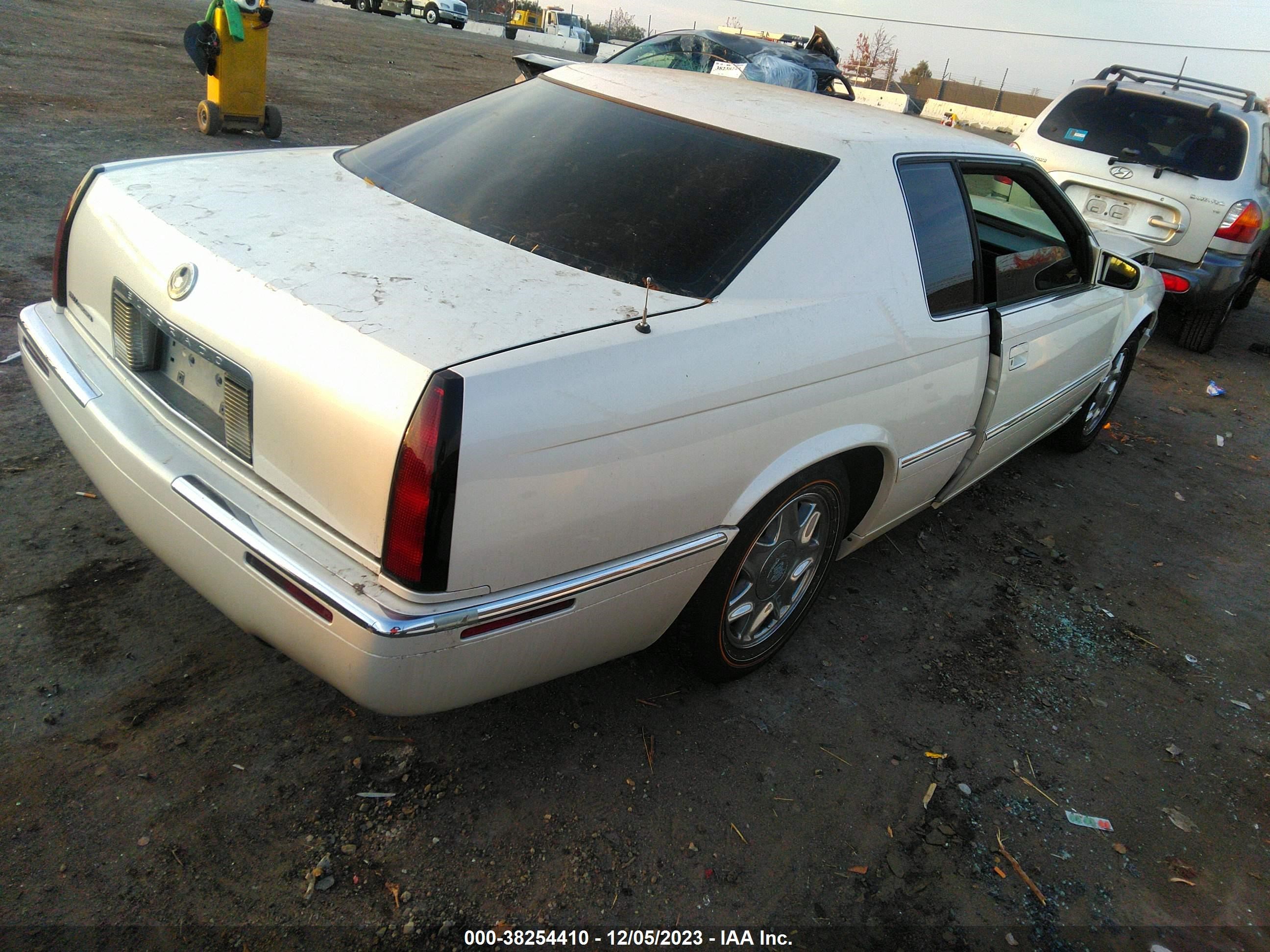 Photo 3 VIN: 1G6EL12Y42B103566 - CADILLAC ELDORADO 