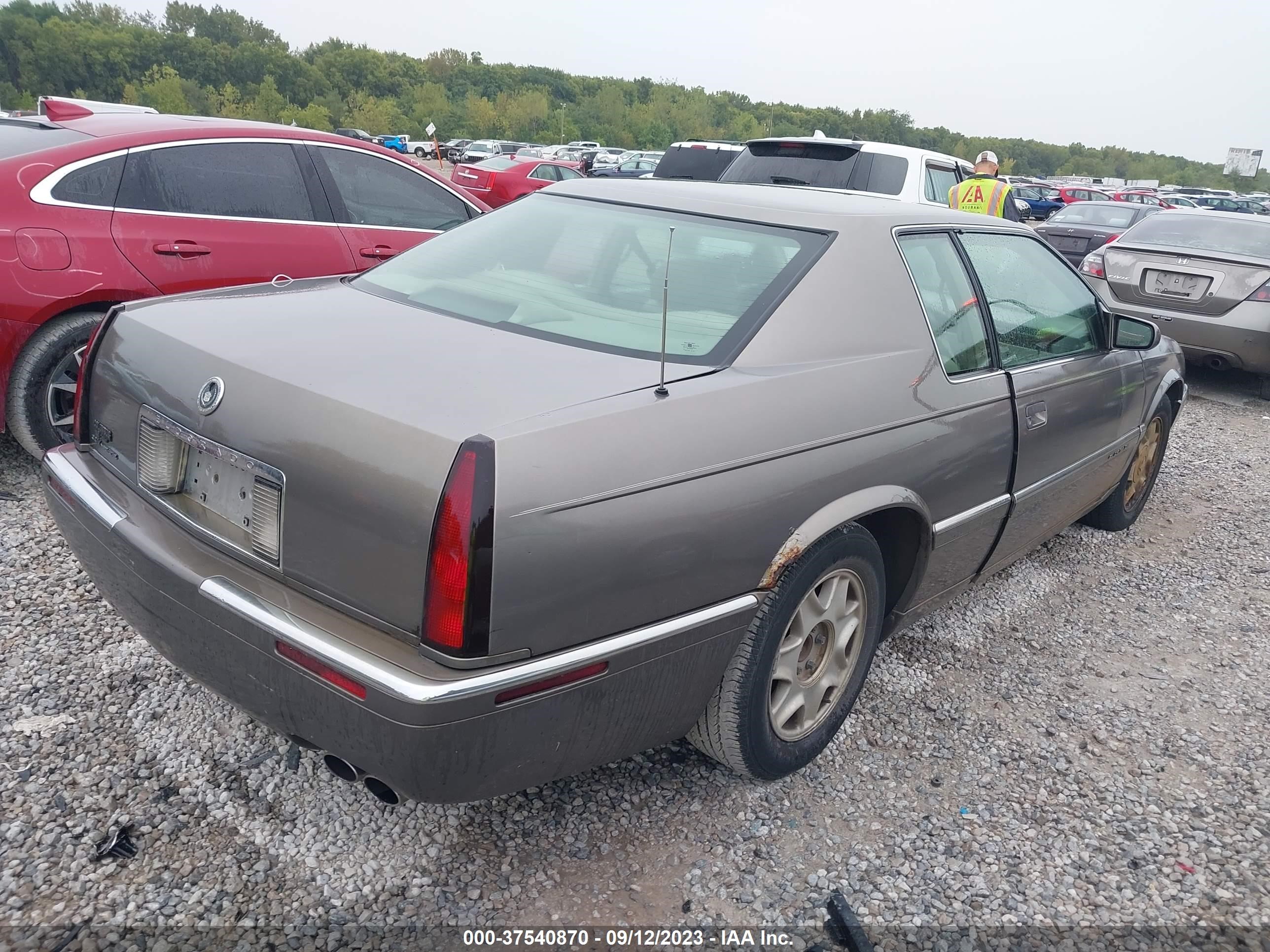 Photo 3 VIN: 1G6EL12Y6XU605328 - CADILLAC ELDORADO 