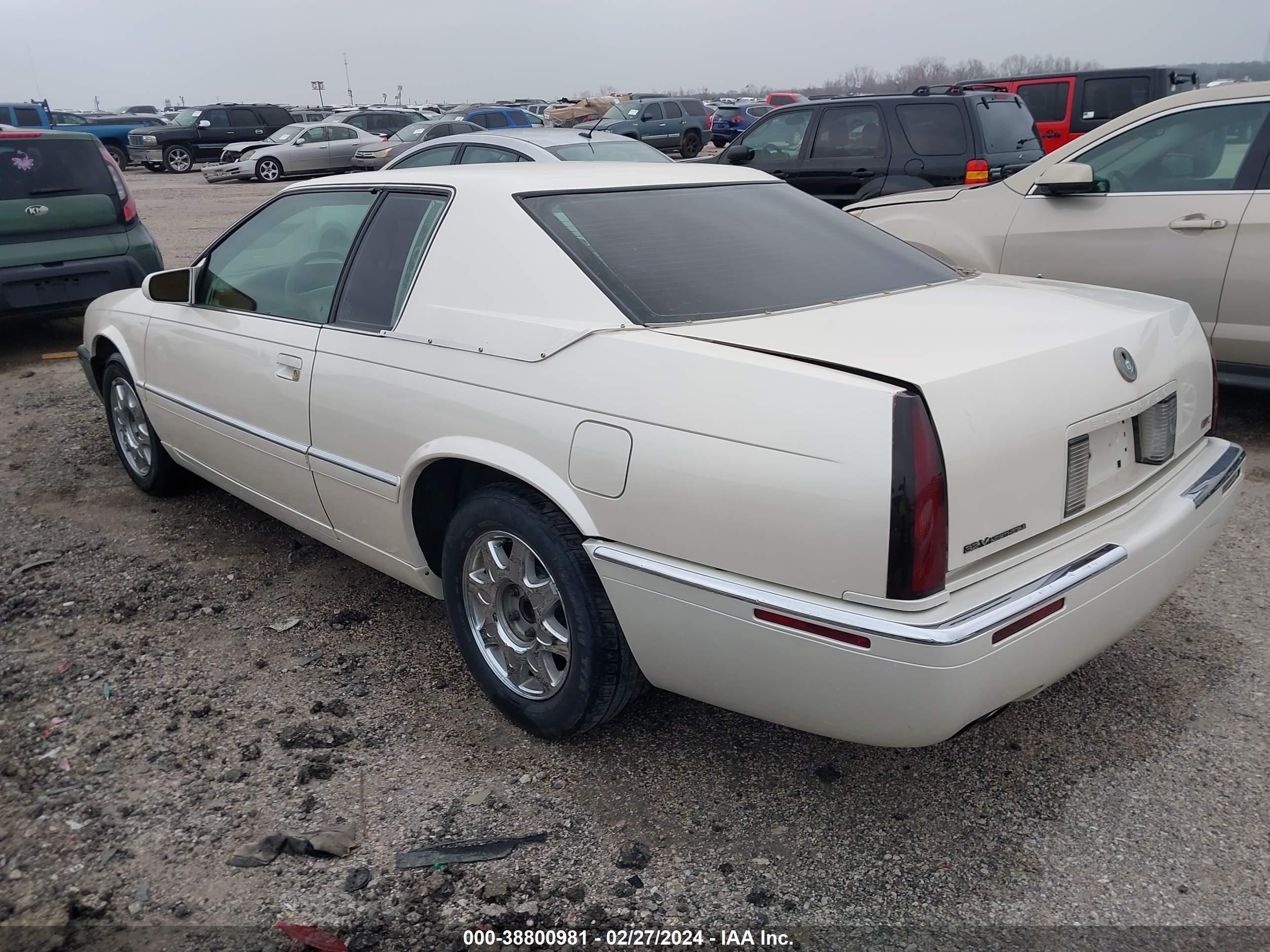 Photo 2 VIN: 1G6ET1291WU618401 - CADILLAC ELDORADO 