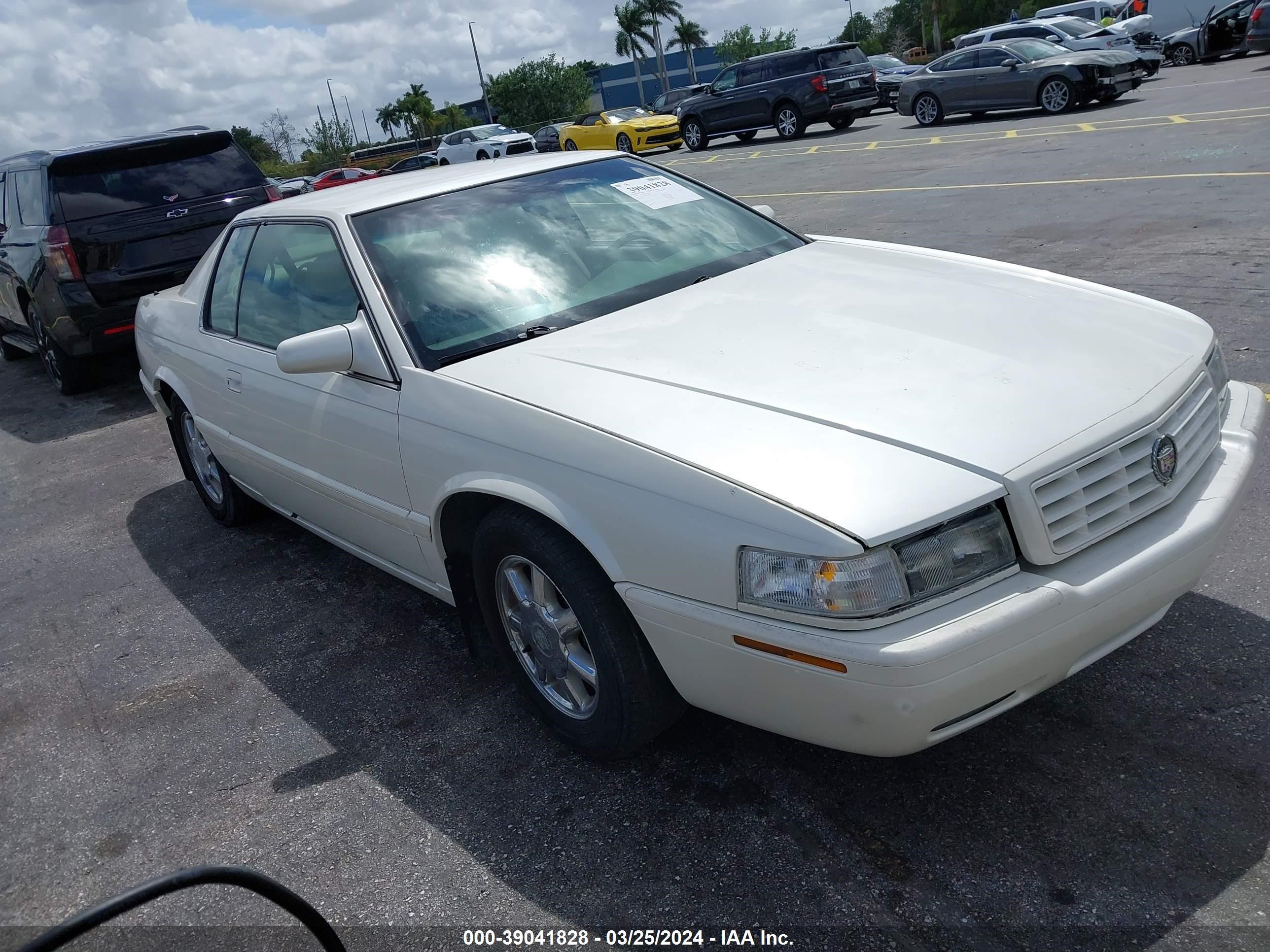 Photo 0 VIN: 1G6ET1296XU613096 - CADILLAC ELDORADO 