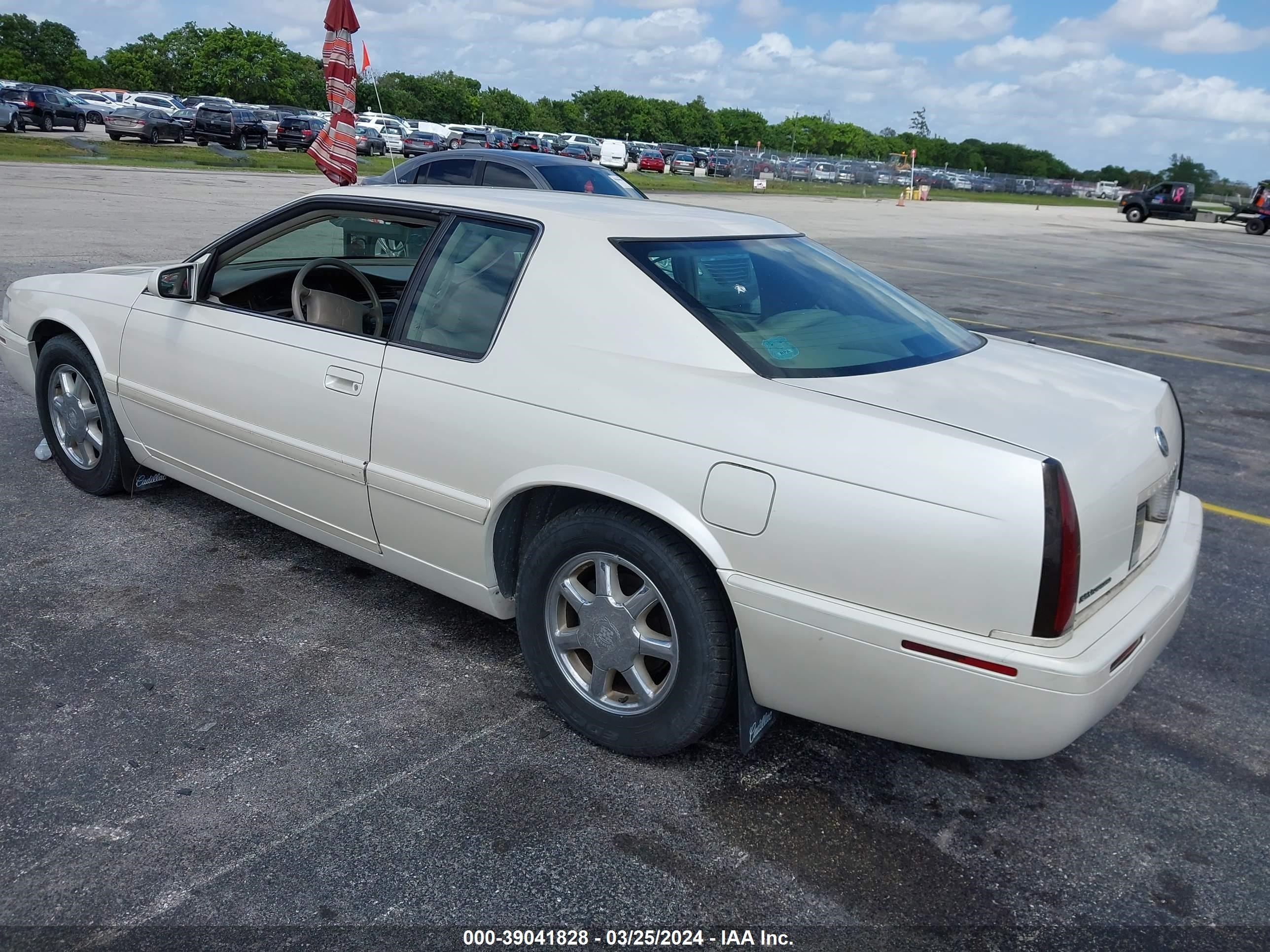 Photo 2 VIN: 1G6ET1296XU613096 - CADILLAC ELDORADO 