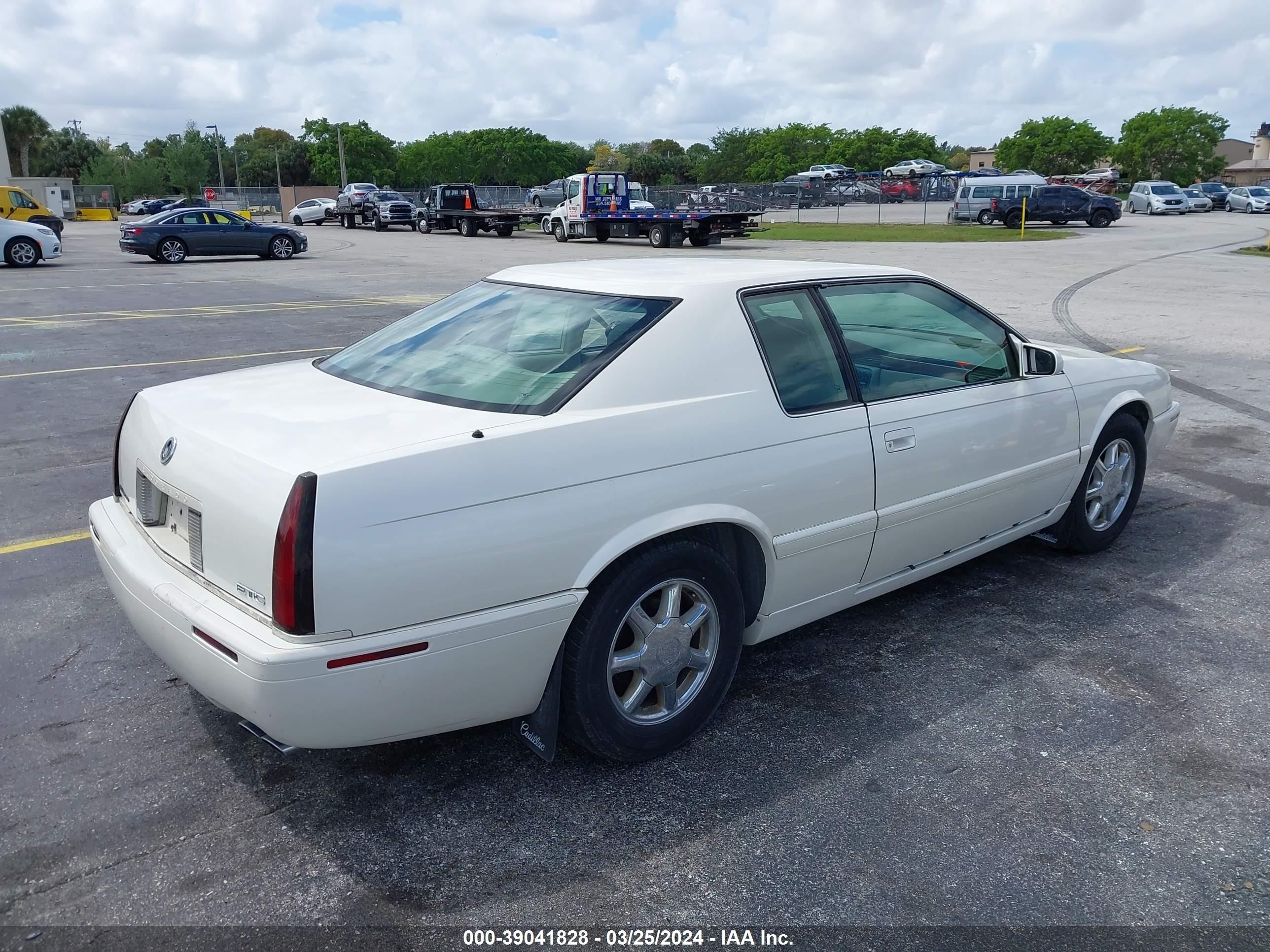 Photo 3 VIN: 1G6ET1296XU613096 - CADILLAC ELDORADO 