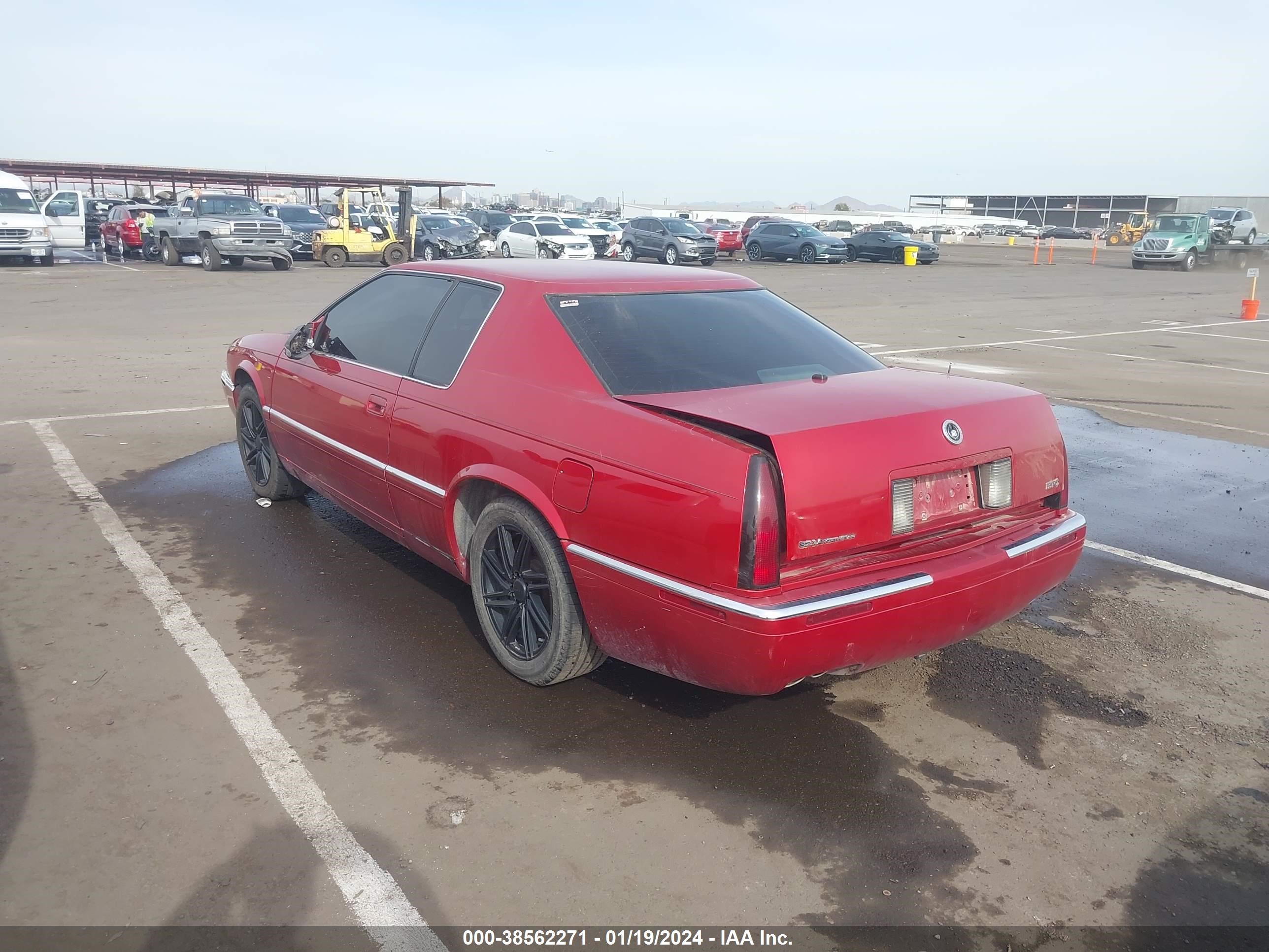 Photo 2 VIN: 1G6ET1298TU616110 - CADILLAC ELDORADO 