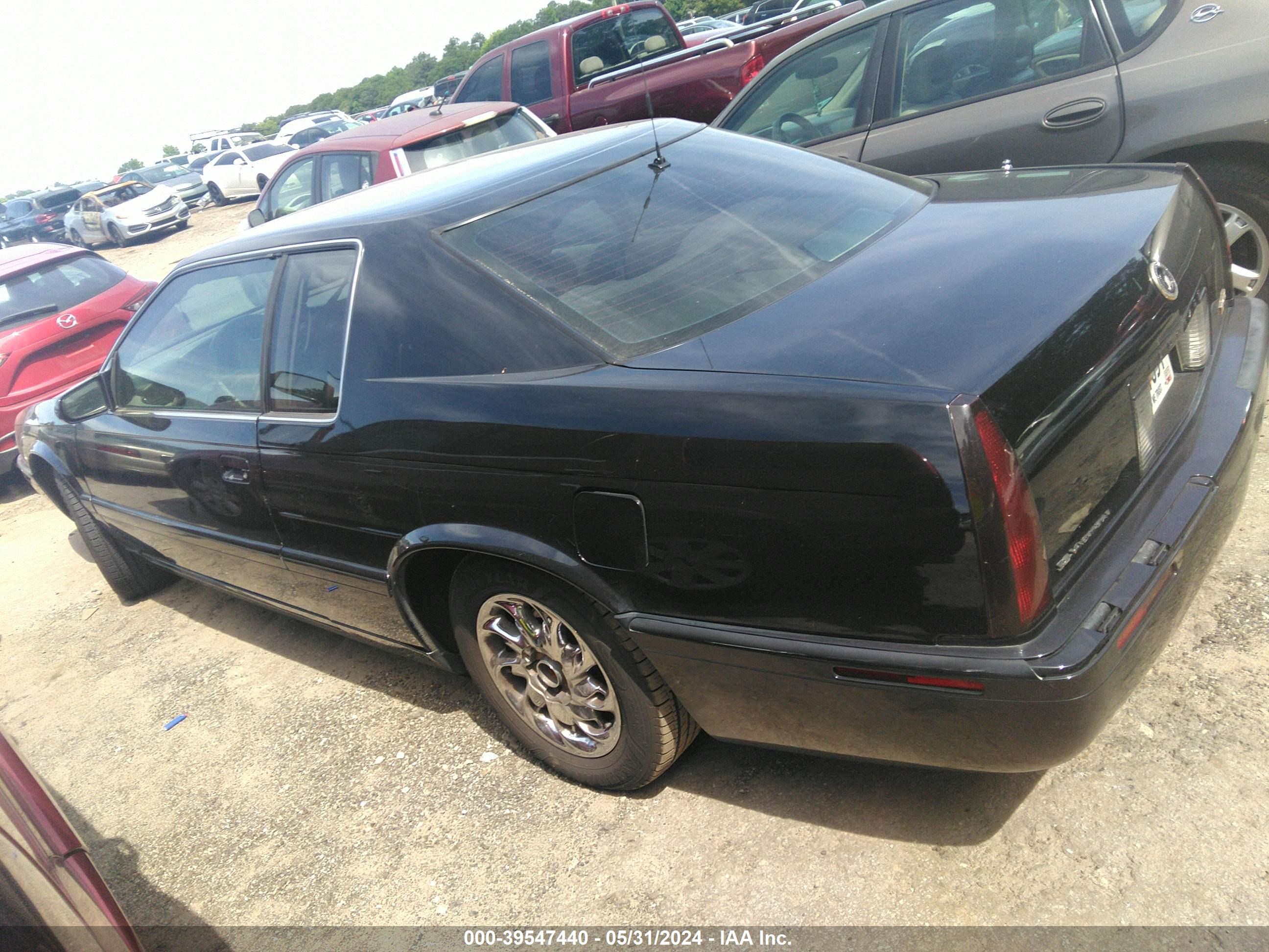 Photo 2 VIN: 1G6ET1298YU200436 - CADILLAC ELDORADO 