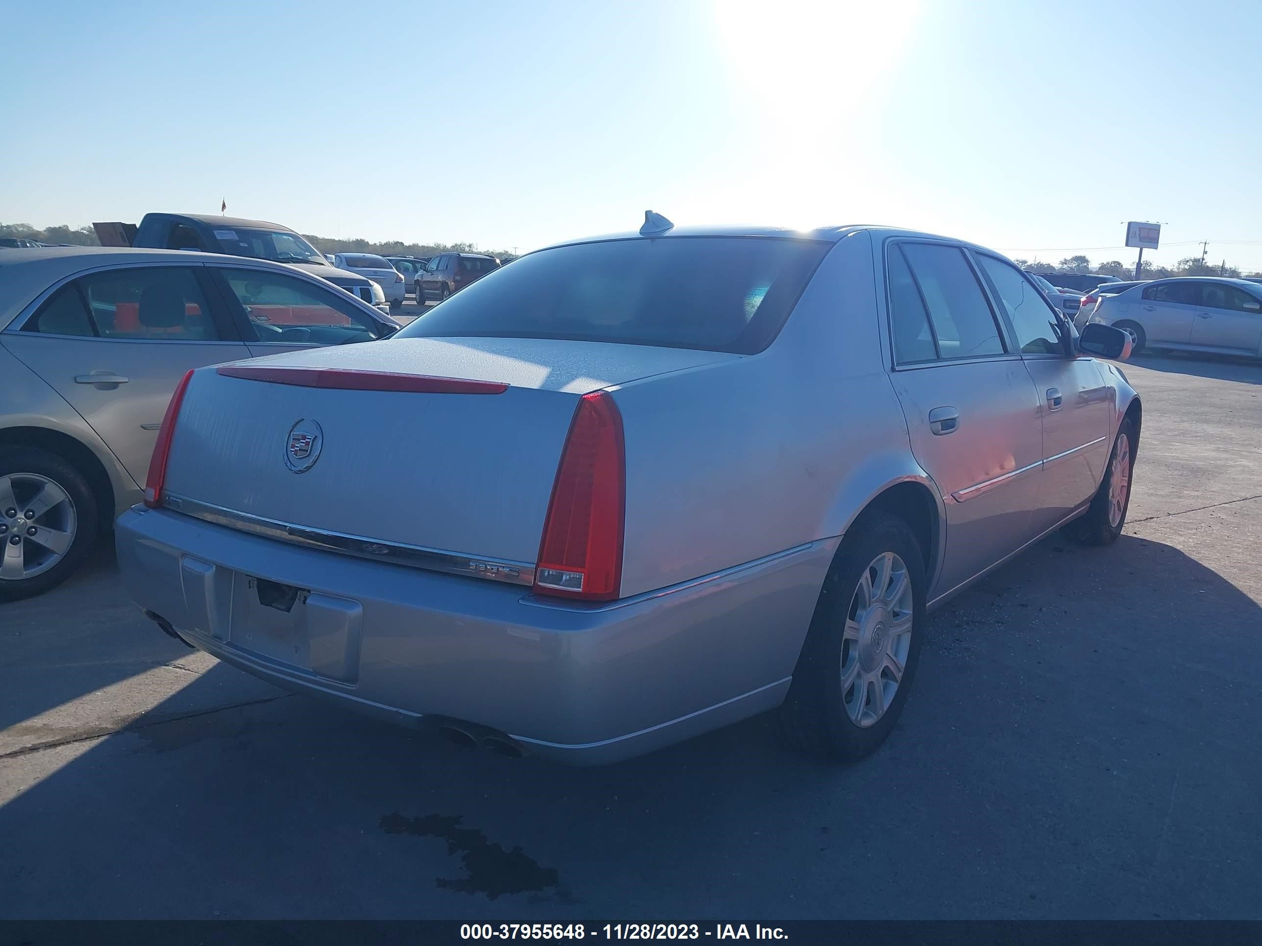 Photo 3 VIN: 1G6KA5EY2AU122096 - CADILLAC DTS 