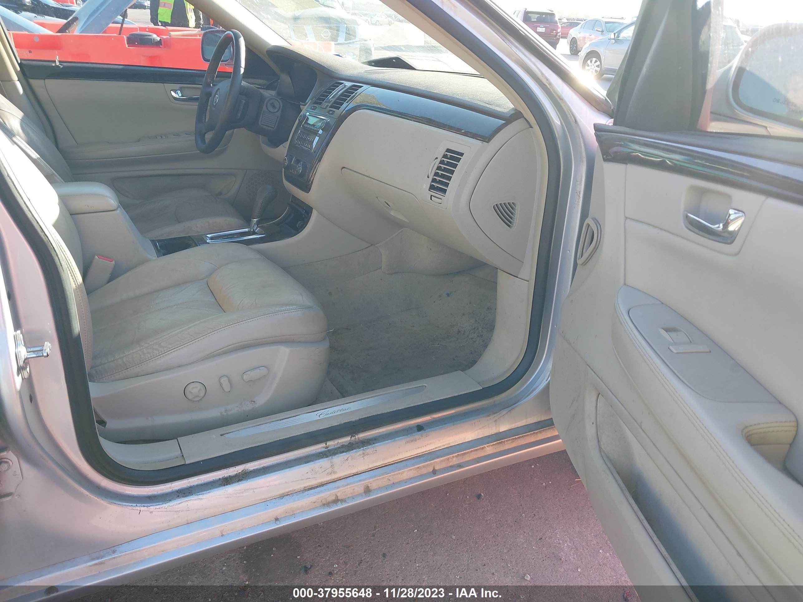 Photo 4 VIN: 1G6KA5EY2AU122096 - CADILLAC DTS 