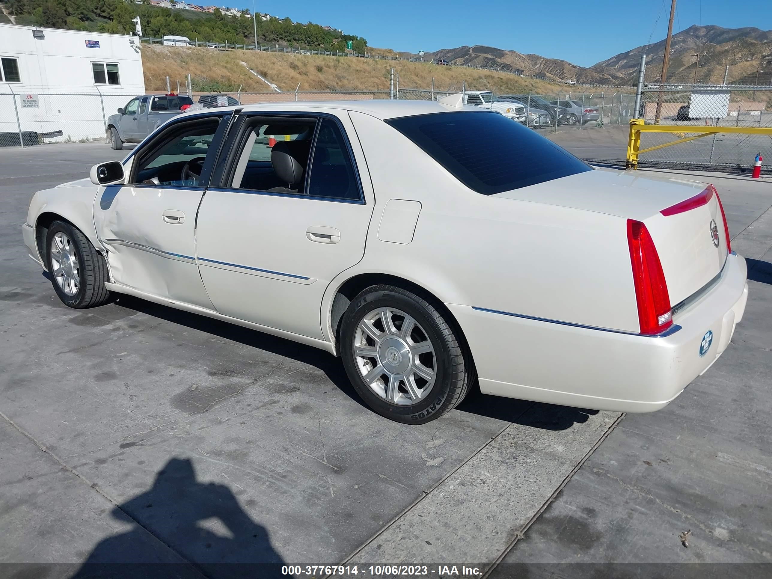 Photo 2 VIN: 1G6KA5EY4AU124447 - CADILLAC DTS 