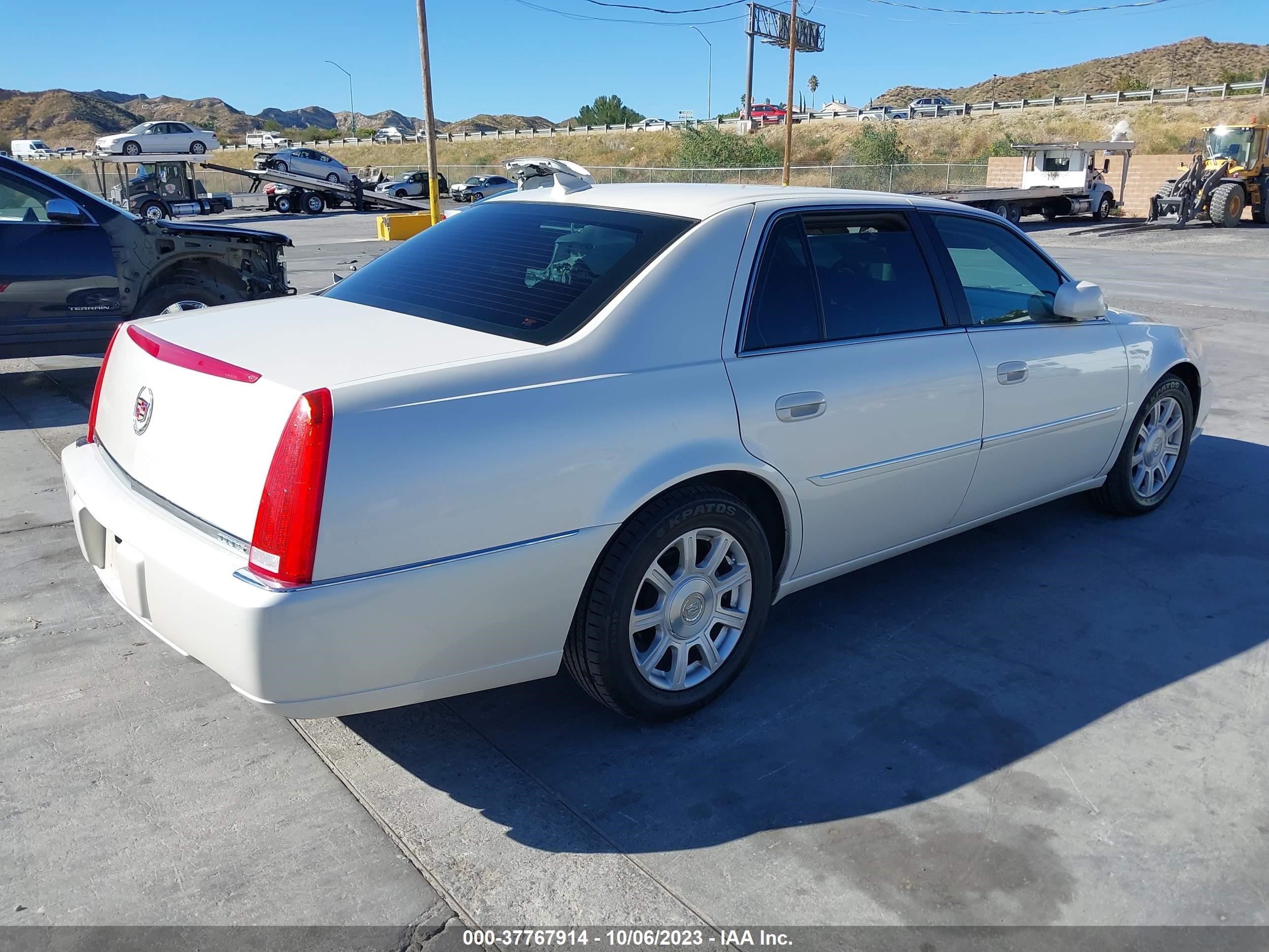 Photo 3 VIN: 1G6KA5EY4AU124447 - CADILLAC DTS 