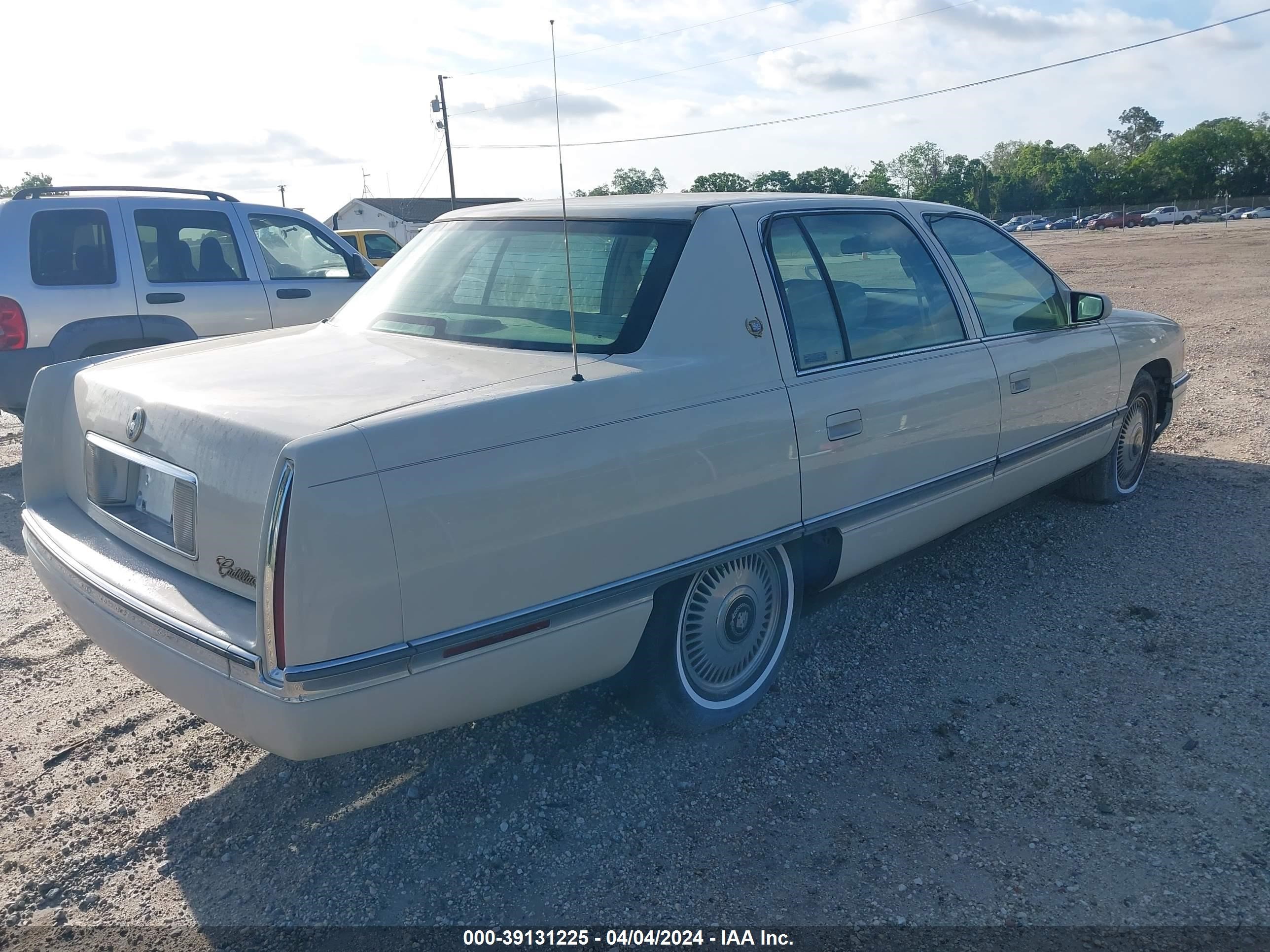 Photo 3 VIN: 1G6KD52B0SU278596 - CADILLAC DE VILLE 