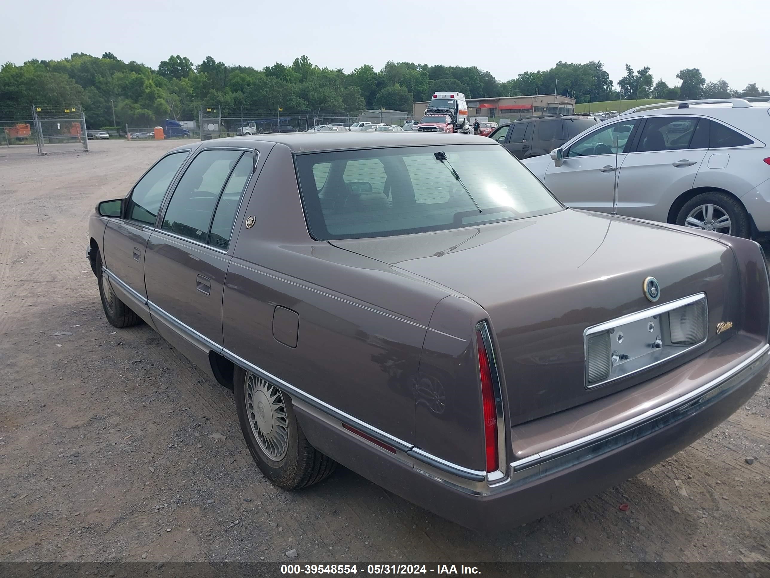 Photo 1 VIN: 1G6KD52B3SU267043 - CADILLAC DE VILLE 