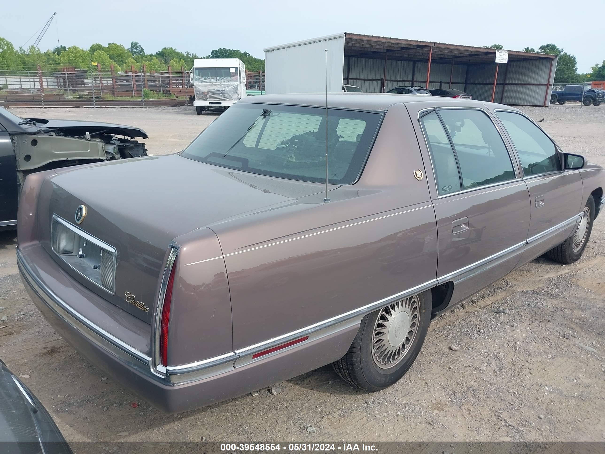 Photo 2 VIN: 1G6KD52B3SU267043 - CADILLAC DE VILLE 