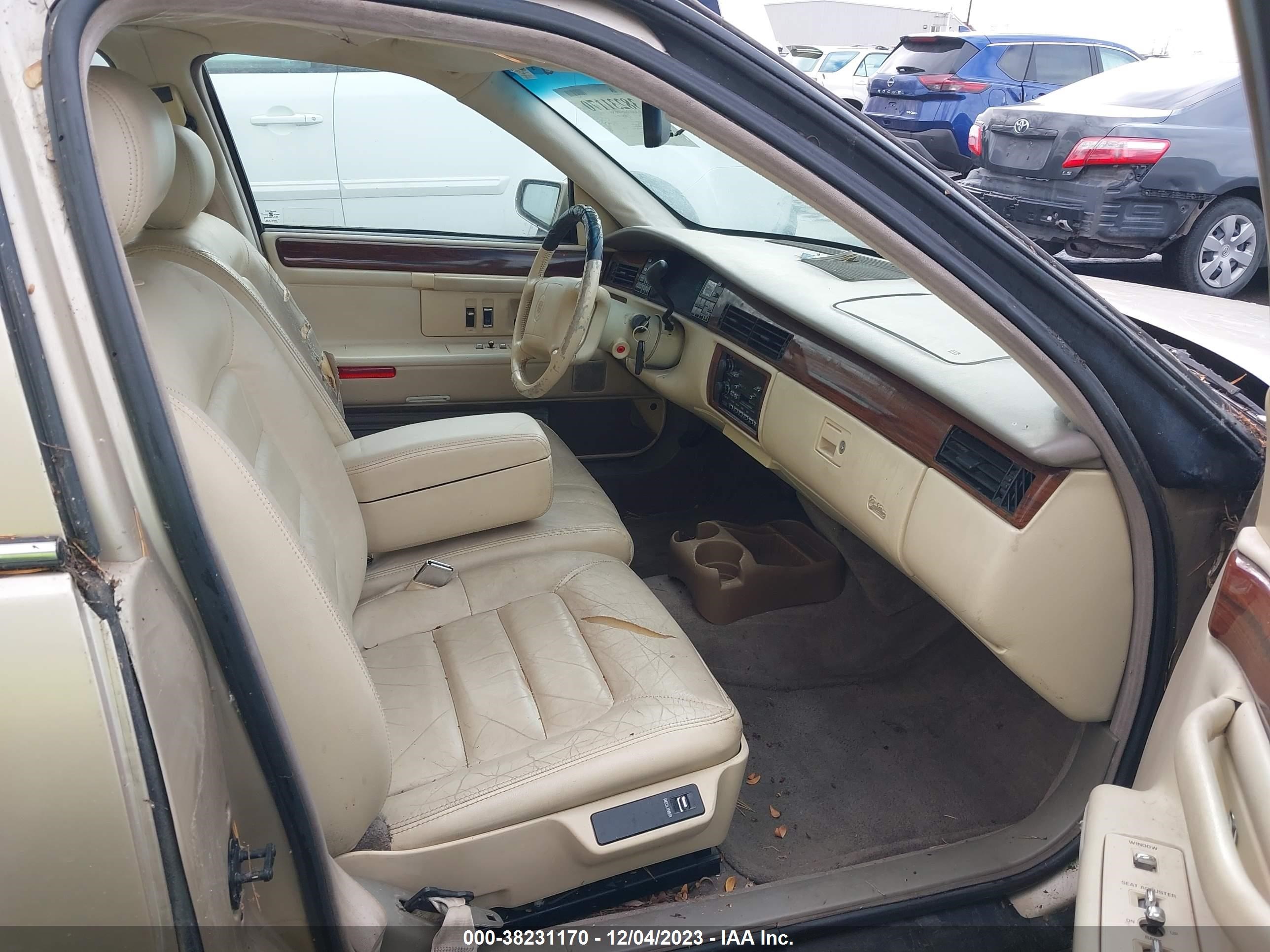 Photo 4 VIN: 1G6KD52B4SU220796 - CADILLAC DE VILLE 