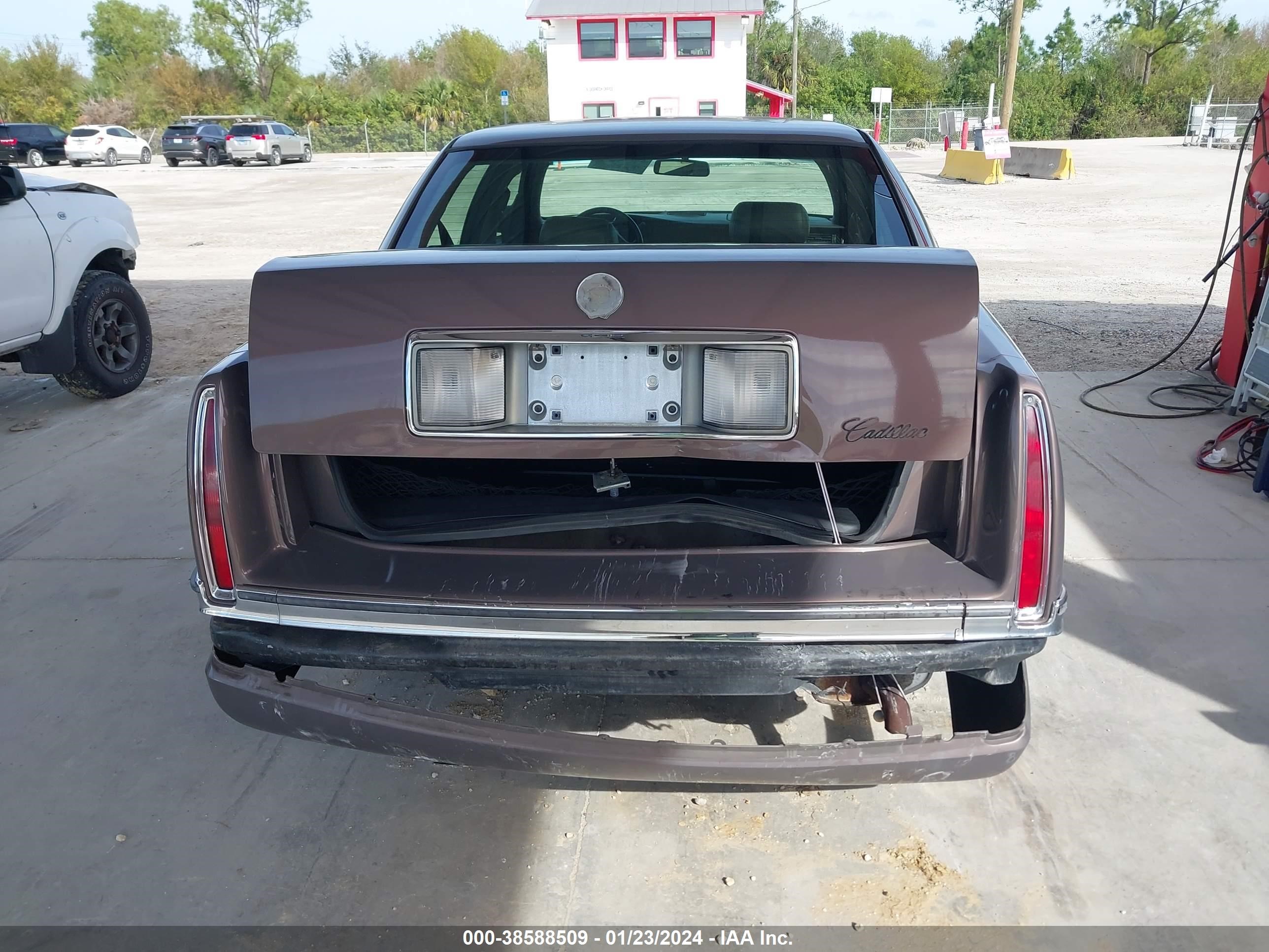 Photo 15 VIN: 1G6KD52B5RU236435 - CADILLAC DE VILLE 