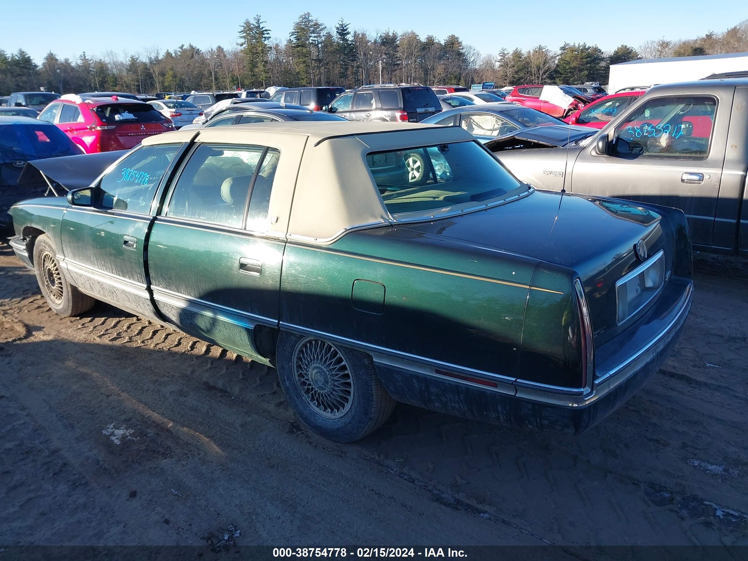 Photo 2 VIN: 1G6KD52B8RU318711 - CADILLAC DE VILLE 