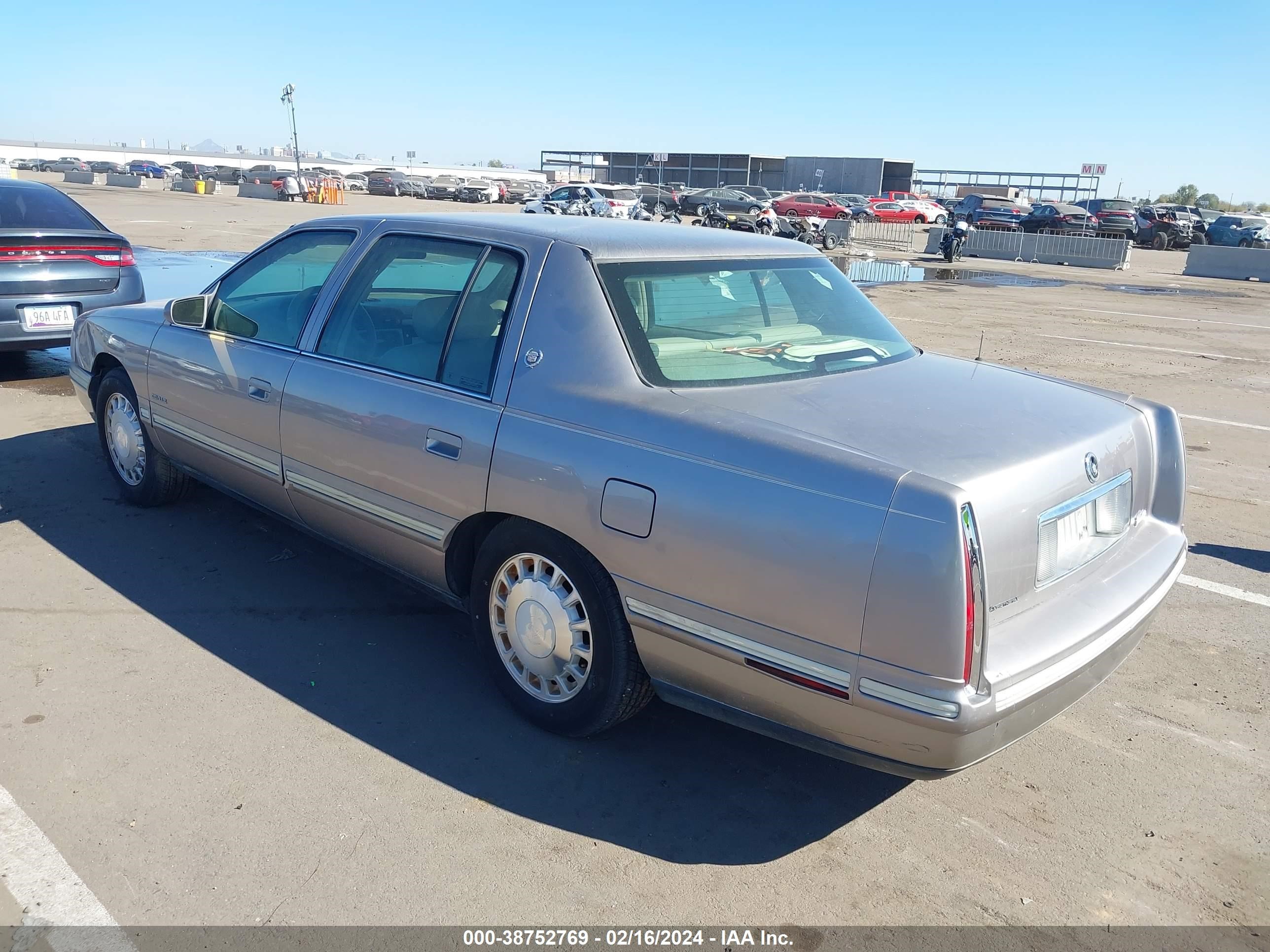 Photo 2 VIN: 1G6KD52Y9VU221659 - CADILLAC DE VILLE 