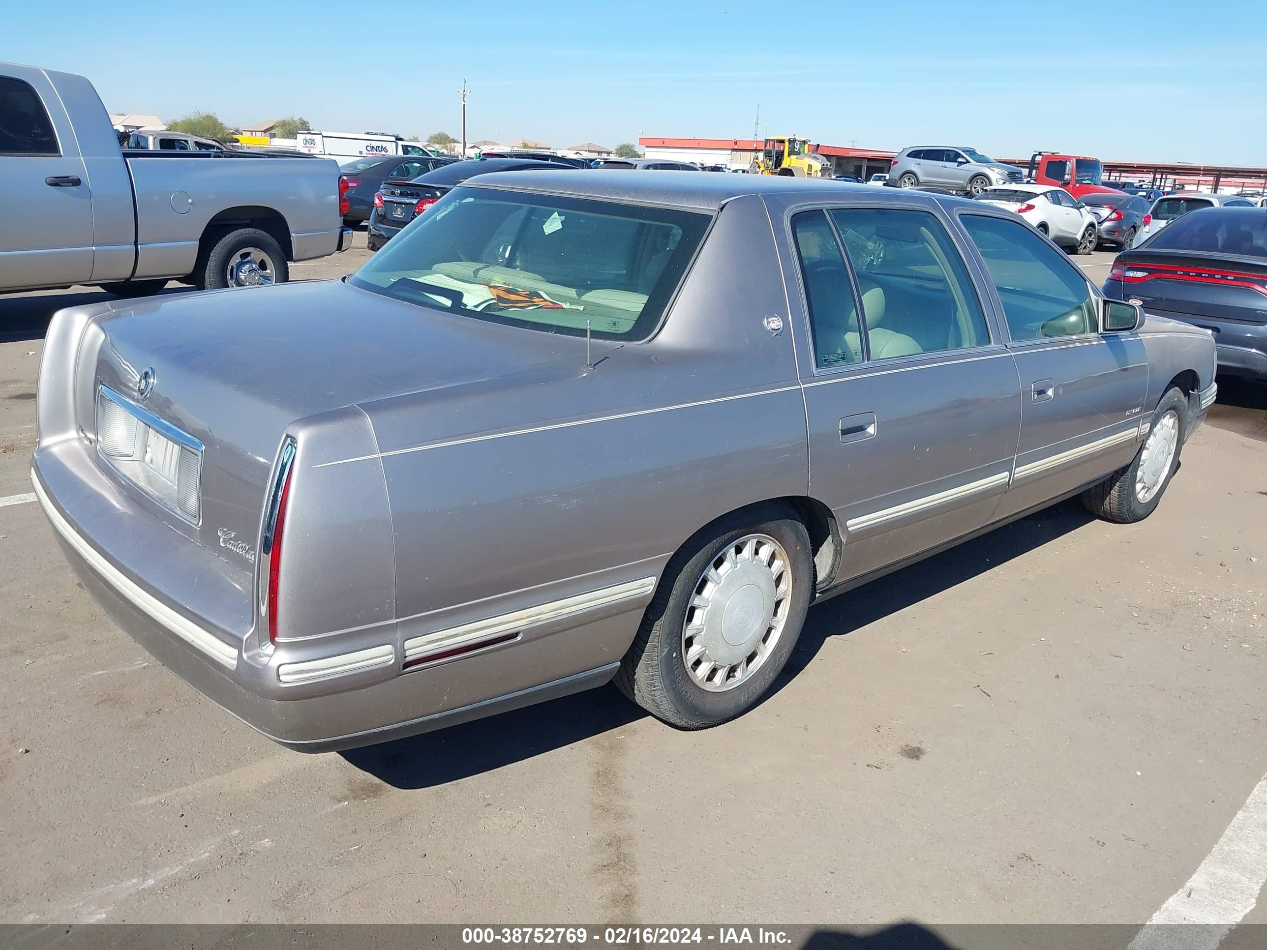 Photo 3 VIN: 1G6KD52Y9VU221659 - CADILLAC DE VILLE 