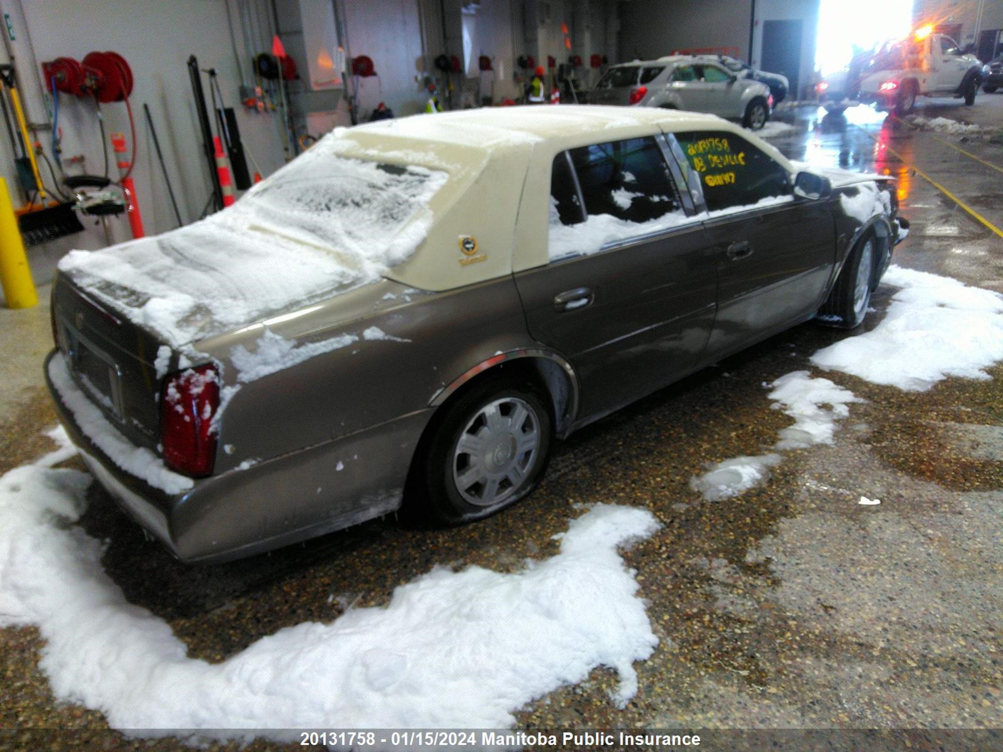 Photo 3 VIN: 1G6KD54Y03U181417 - CADILLAC DE VILLE 