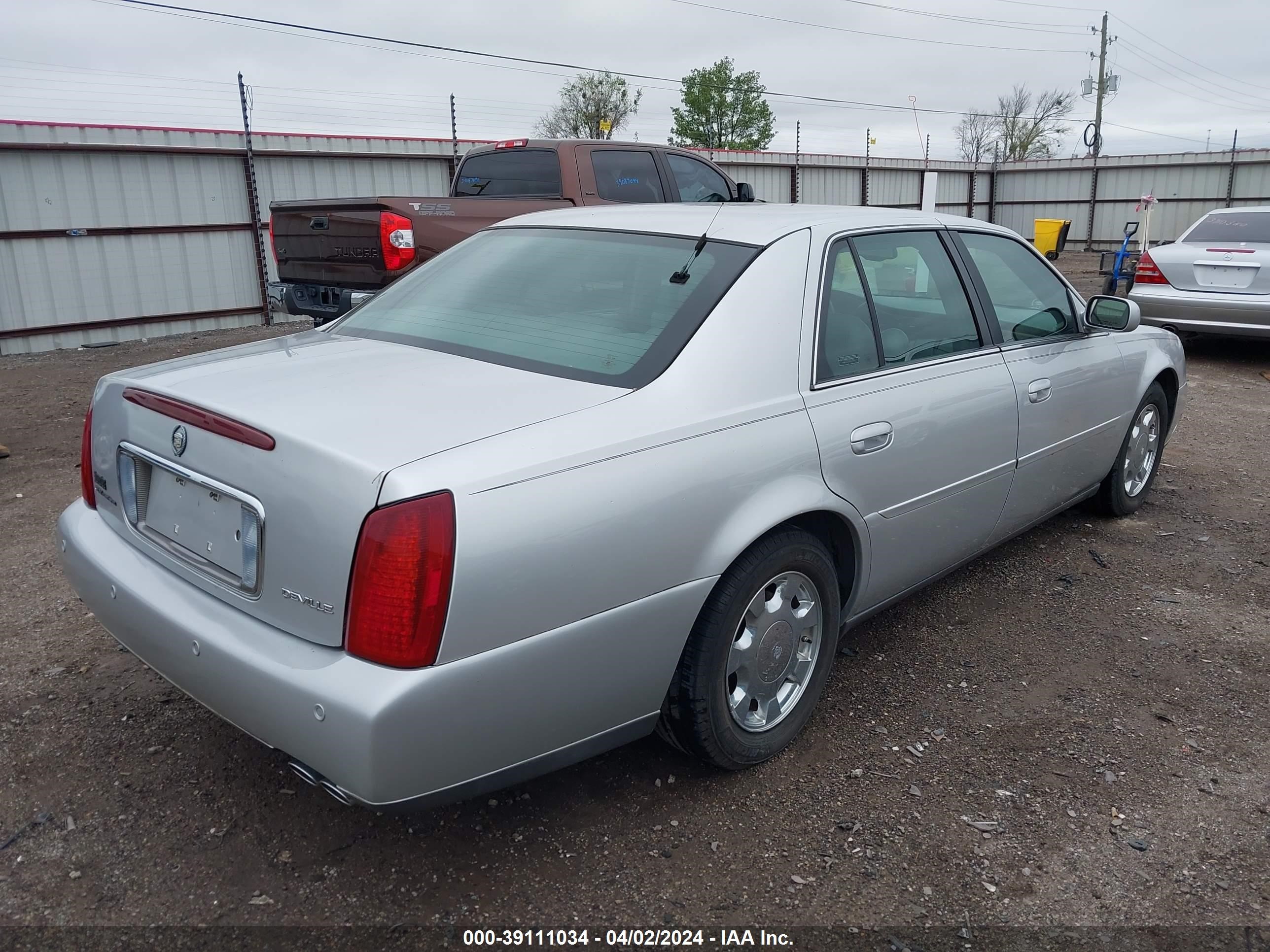 Photo 3 VIN: 1G6KD54Y11U291213 - CADILLAC DE VILLE 