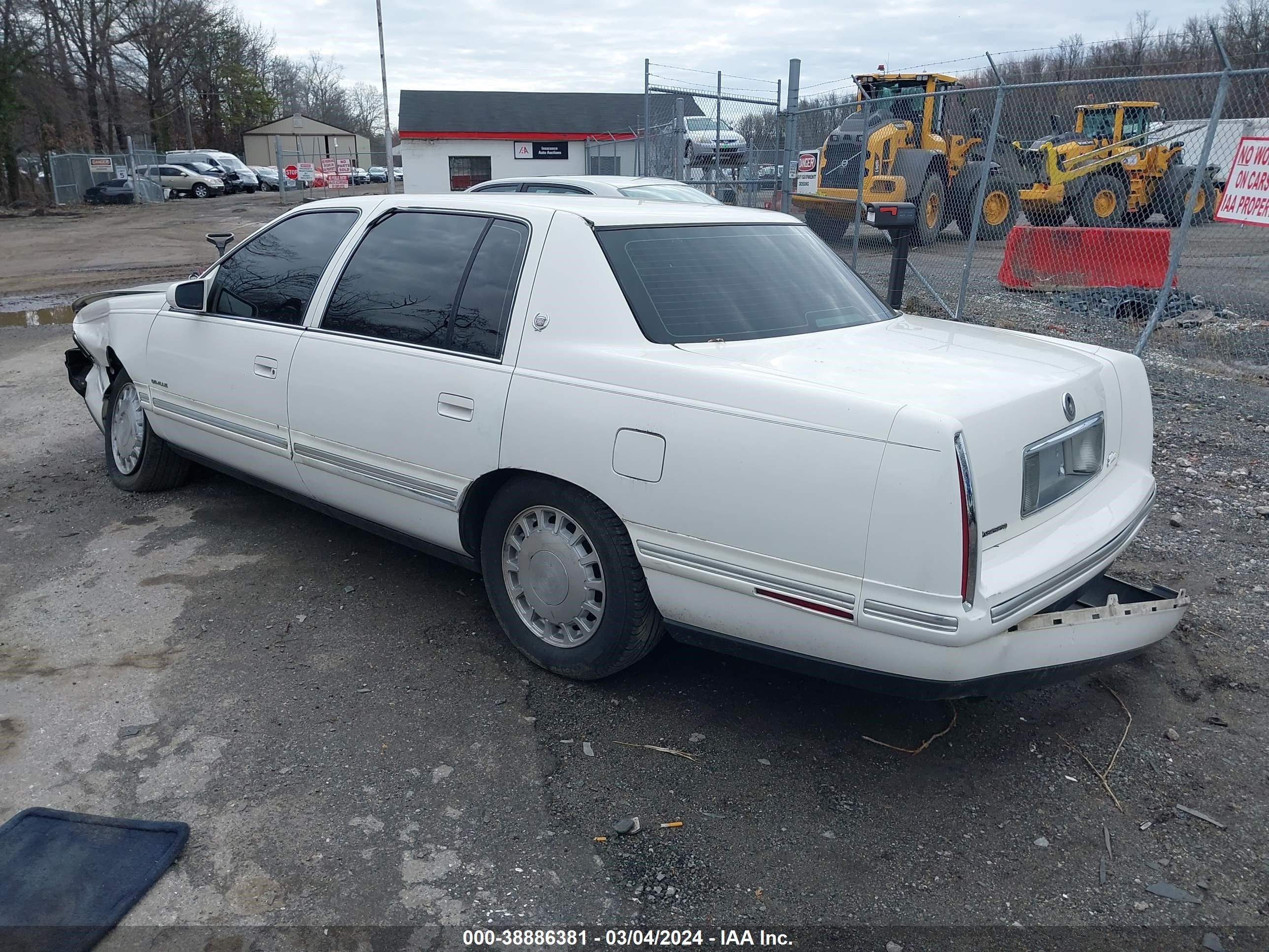 Photo 2 VIN: 1G6KD54Y2VU242057 - CADILLAC DE VILLE 