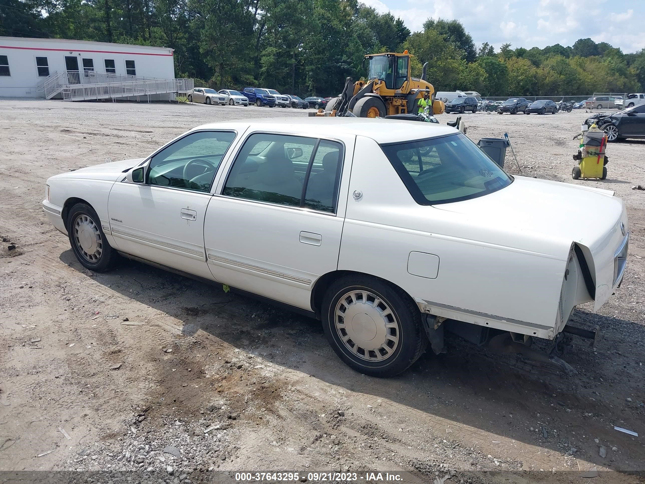 Photo 2 VIN: 1G6KD54Y4WU795374 - CADILLAC DE VILLE 