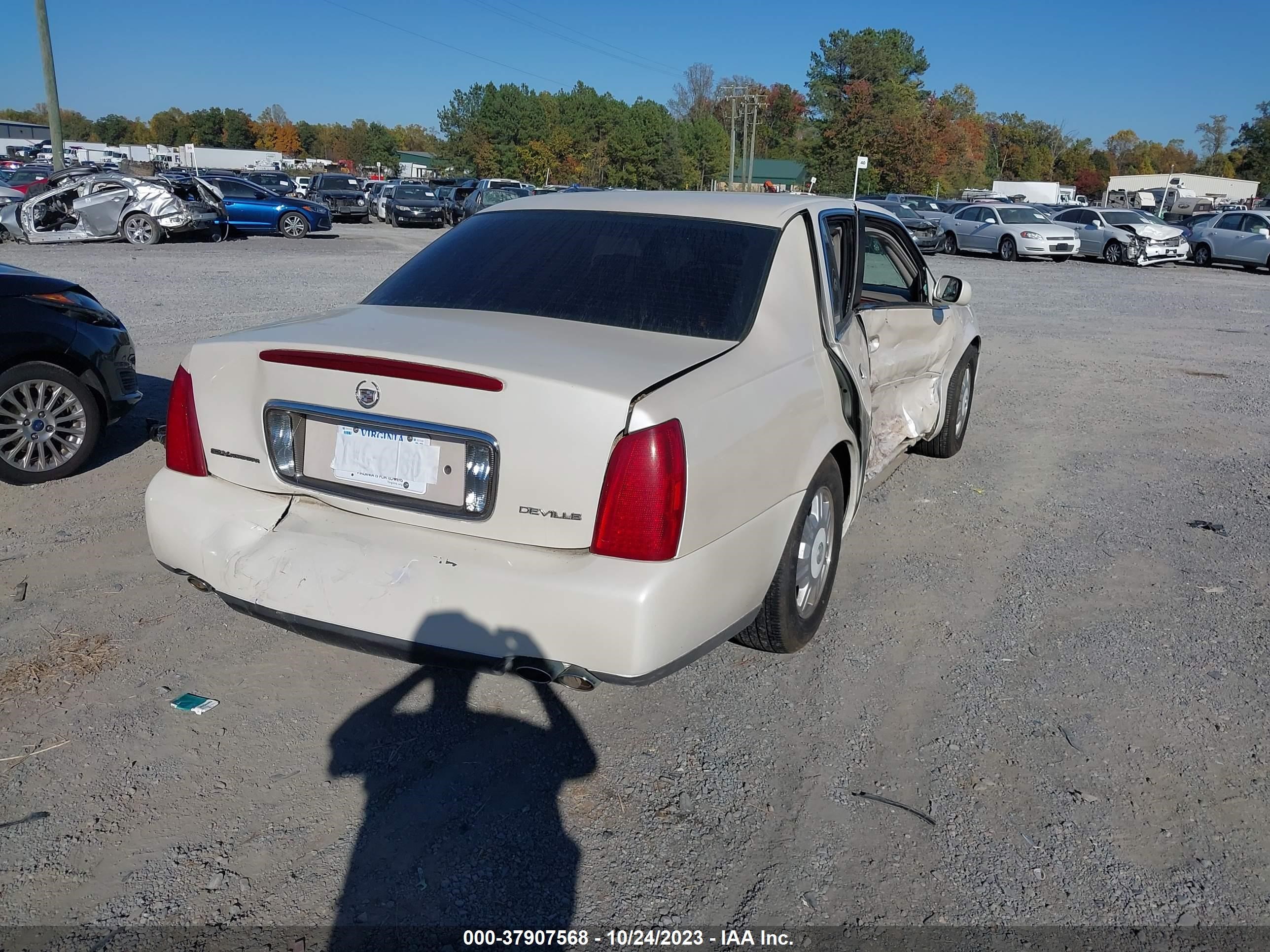 Photo 3 VIN: 1G6KD54Y53U215299 - CADILLAC DE VILLE 