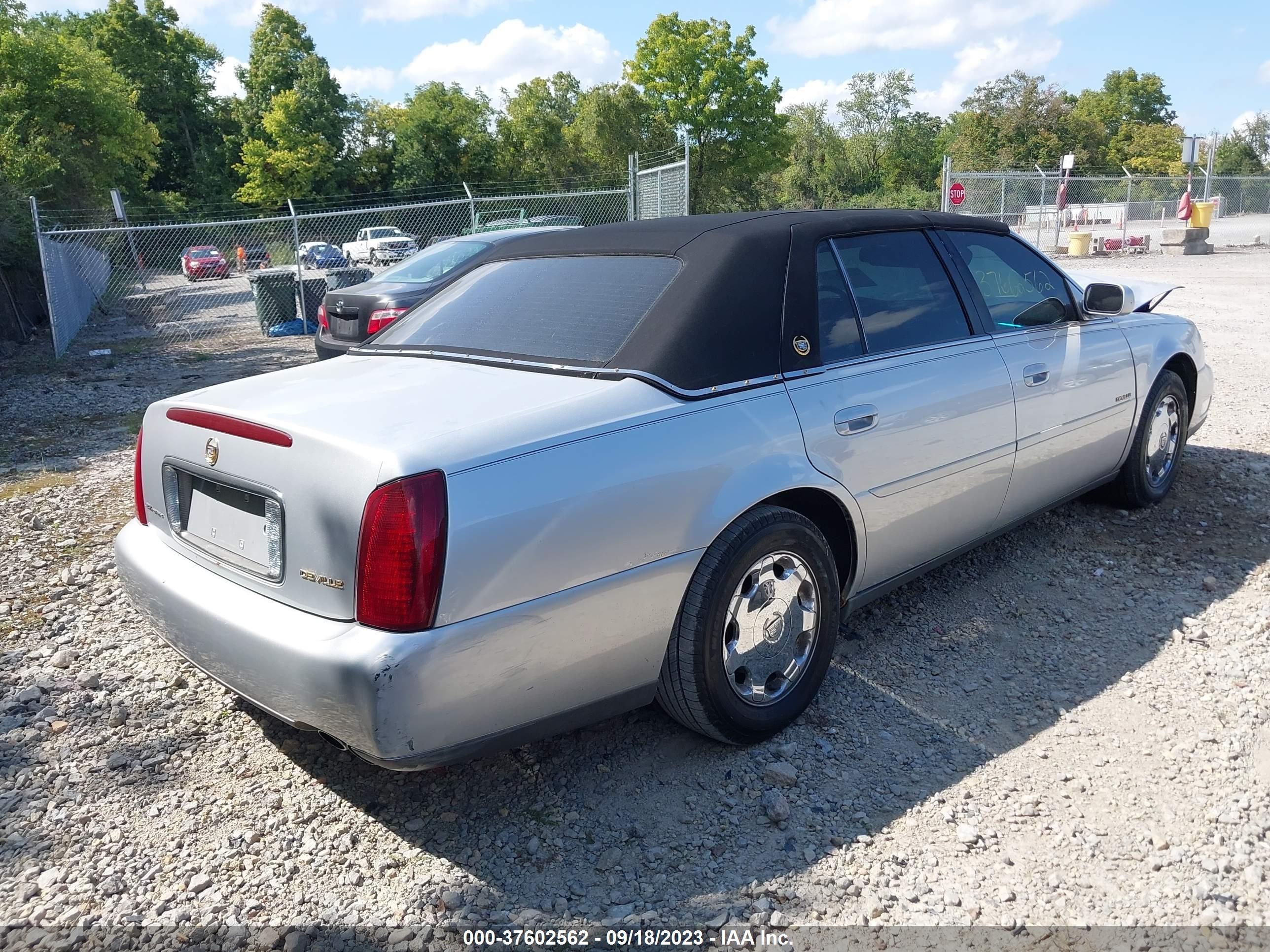 Photo 3 VIN: 1G6KD54Y62U288051 - CADILLAC DE VILLE 