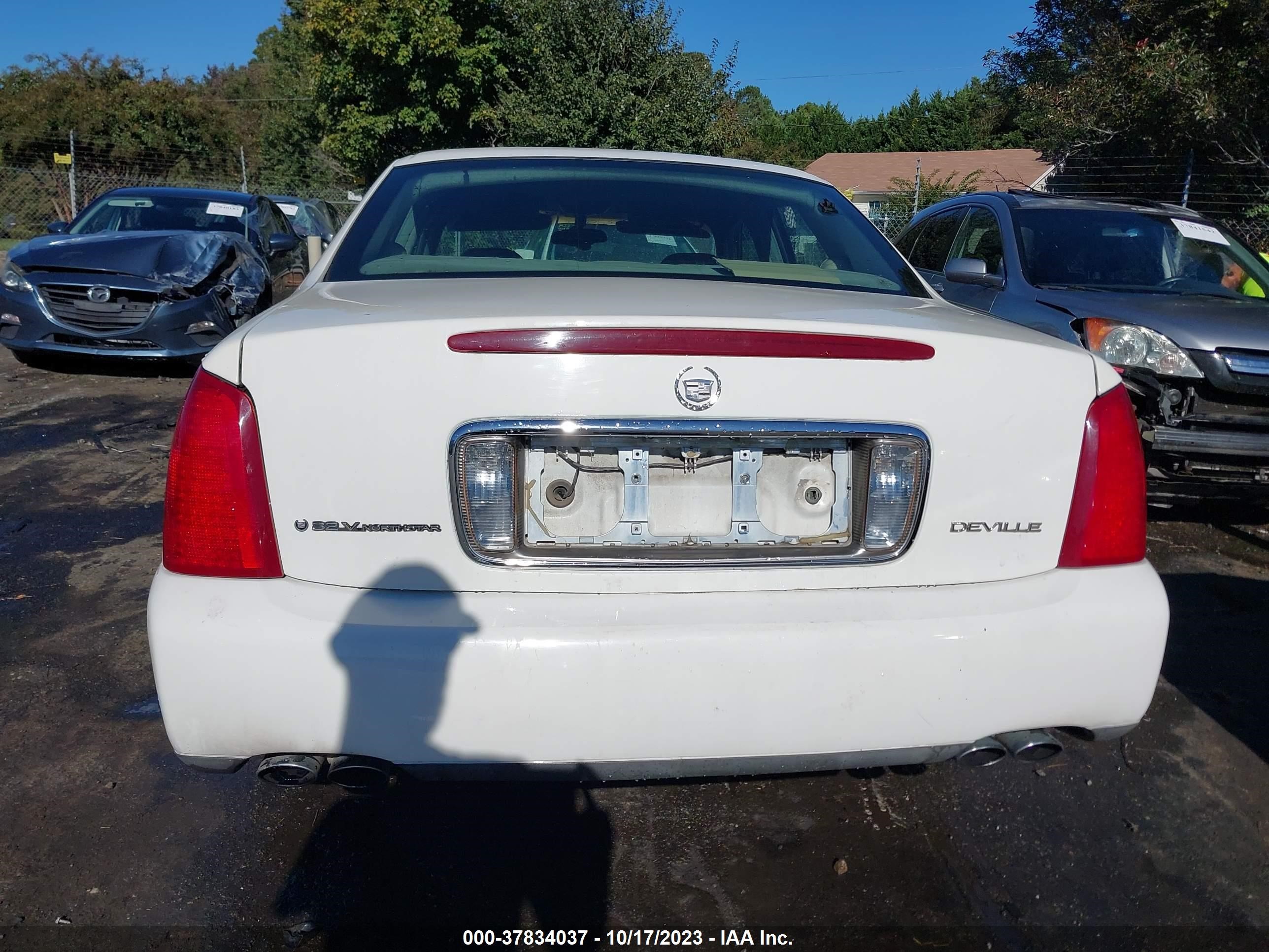 Photo 15 VIN: 1G6KD54Y63U116586 - CADILLAC DE VILLE 