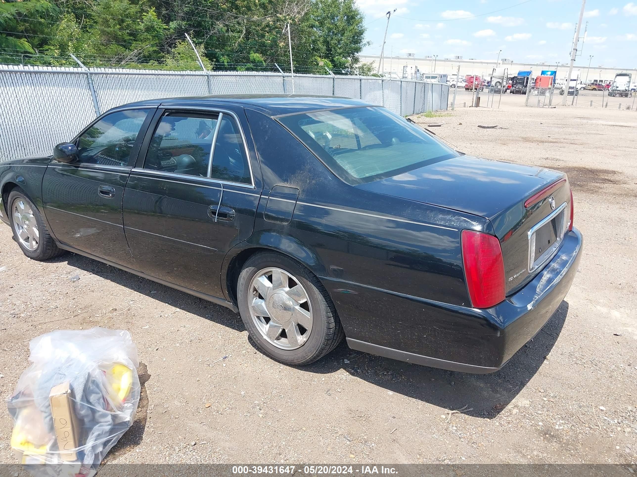 Photo 2 VIN: 1G6KD54Y63U130987 - CADILLAC DE VILLE 