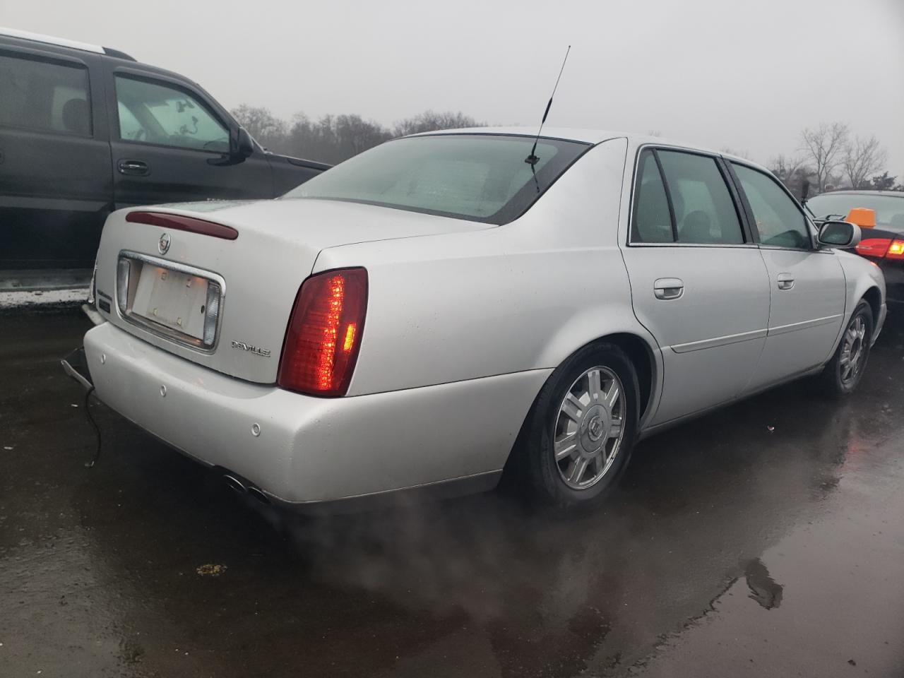 Photo 2 VIN: 1G6KD54Y63U203520 - CADILLAC DE VILLE 