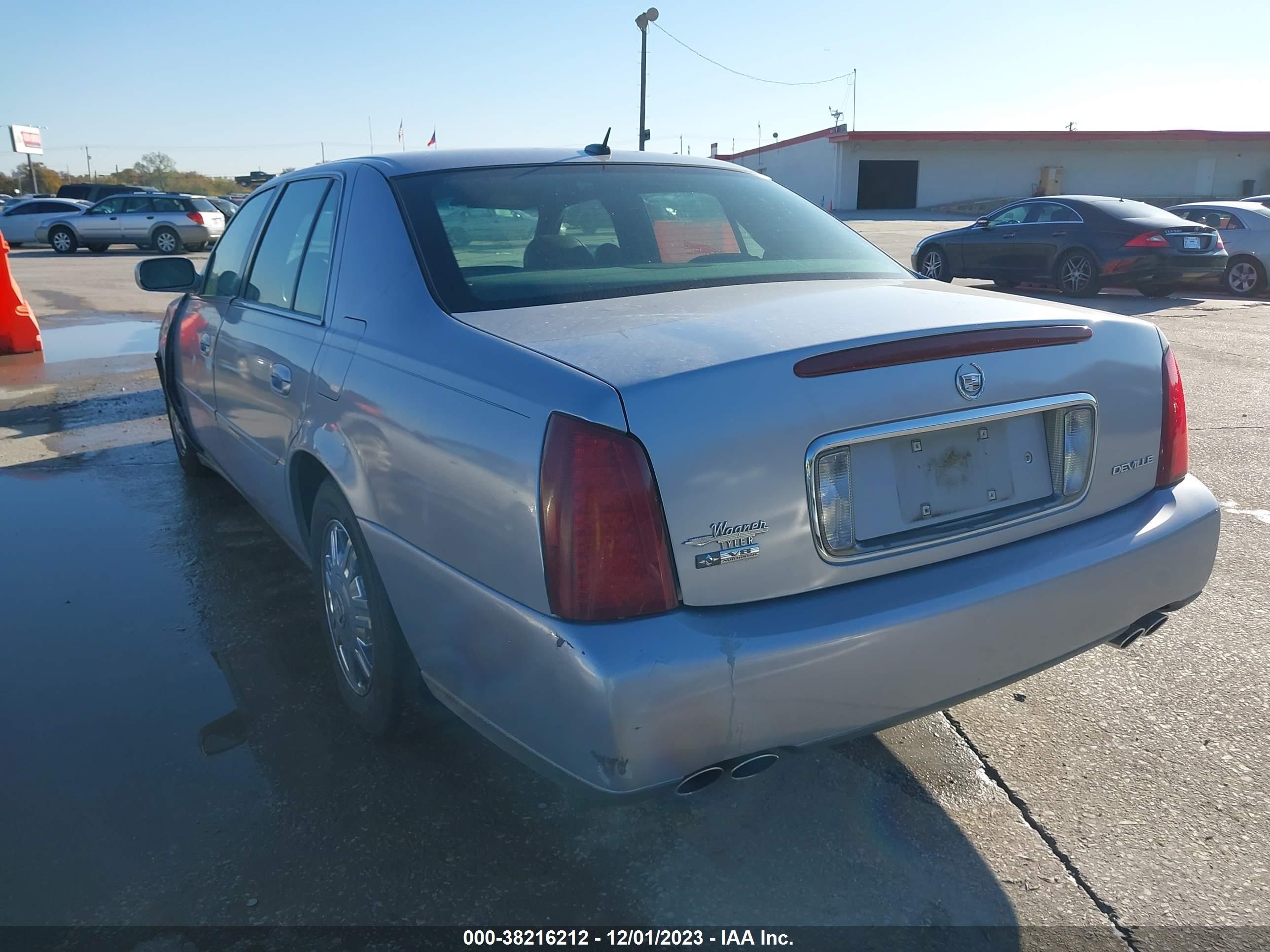 Photo 2 VIN: 1G6KD54Y65U255829 - CADILLAC DE VILLE 