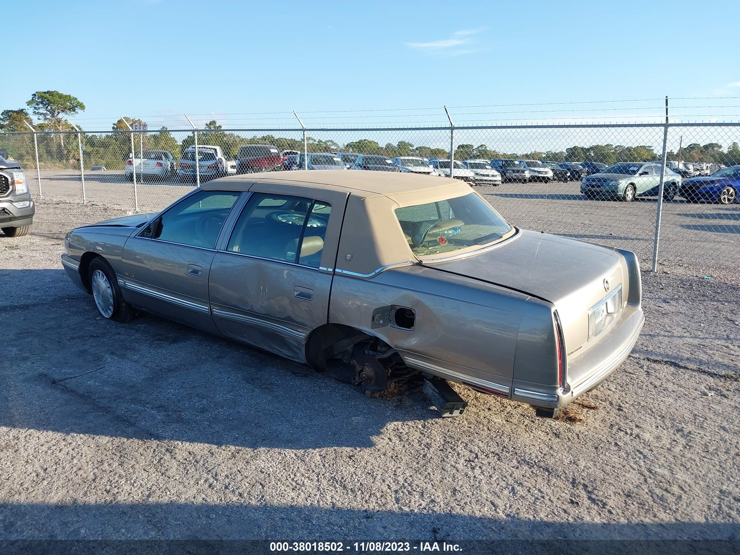 Photo 2 VIN: 1G6KD54Y6XU798410 - CADILLAC DE VILLE 