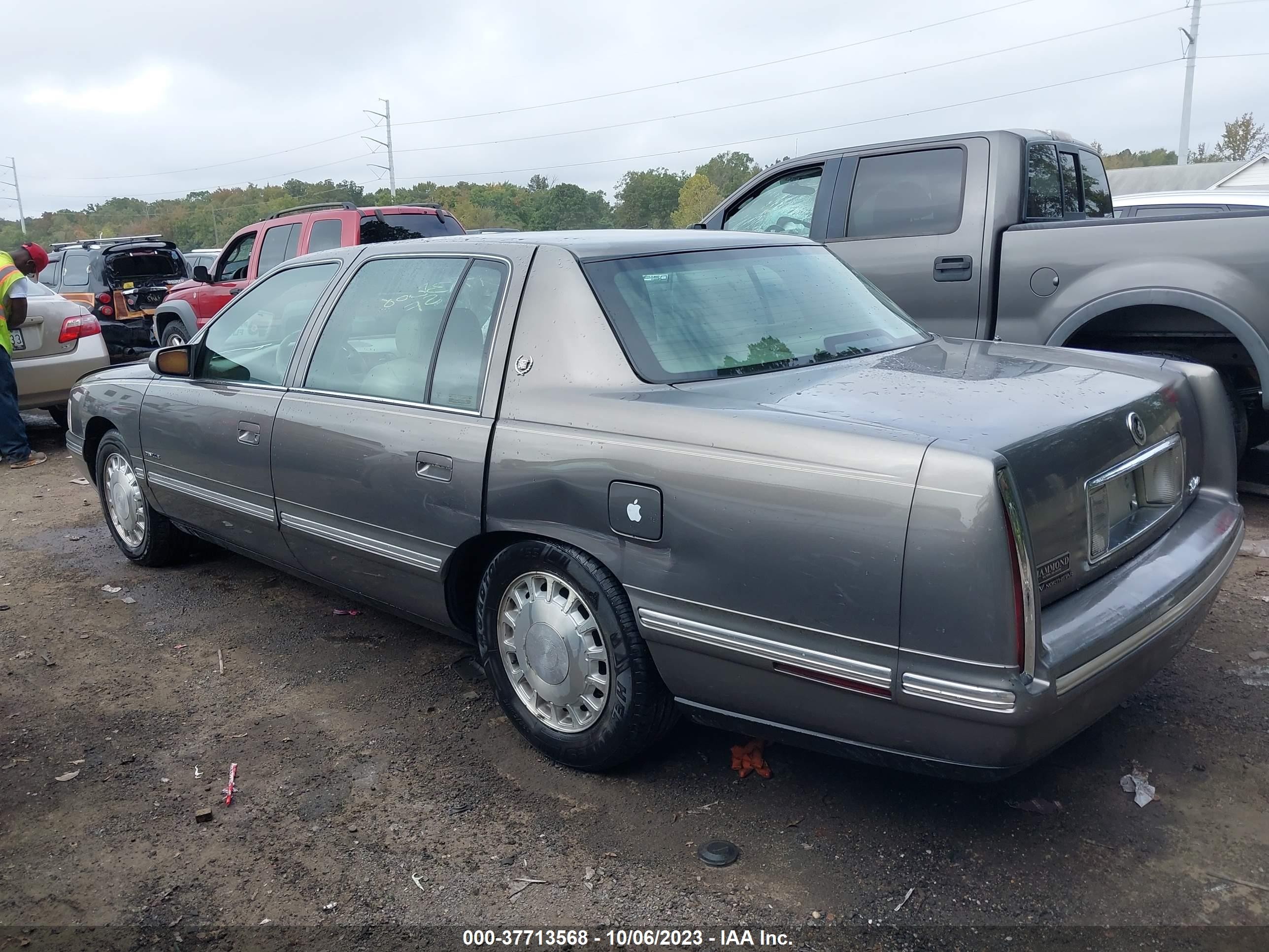 Photo 2 VIN: 1G6KD54Y7WU788239 - CADILLAC DE VILLE 