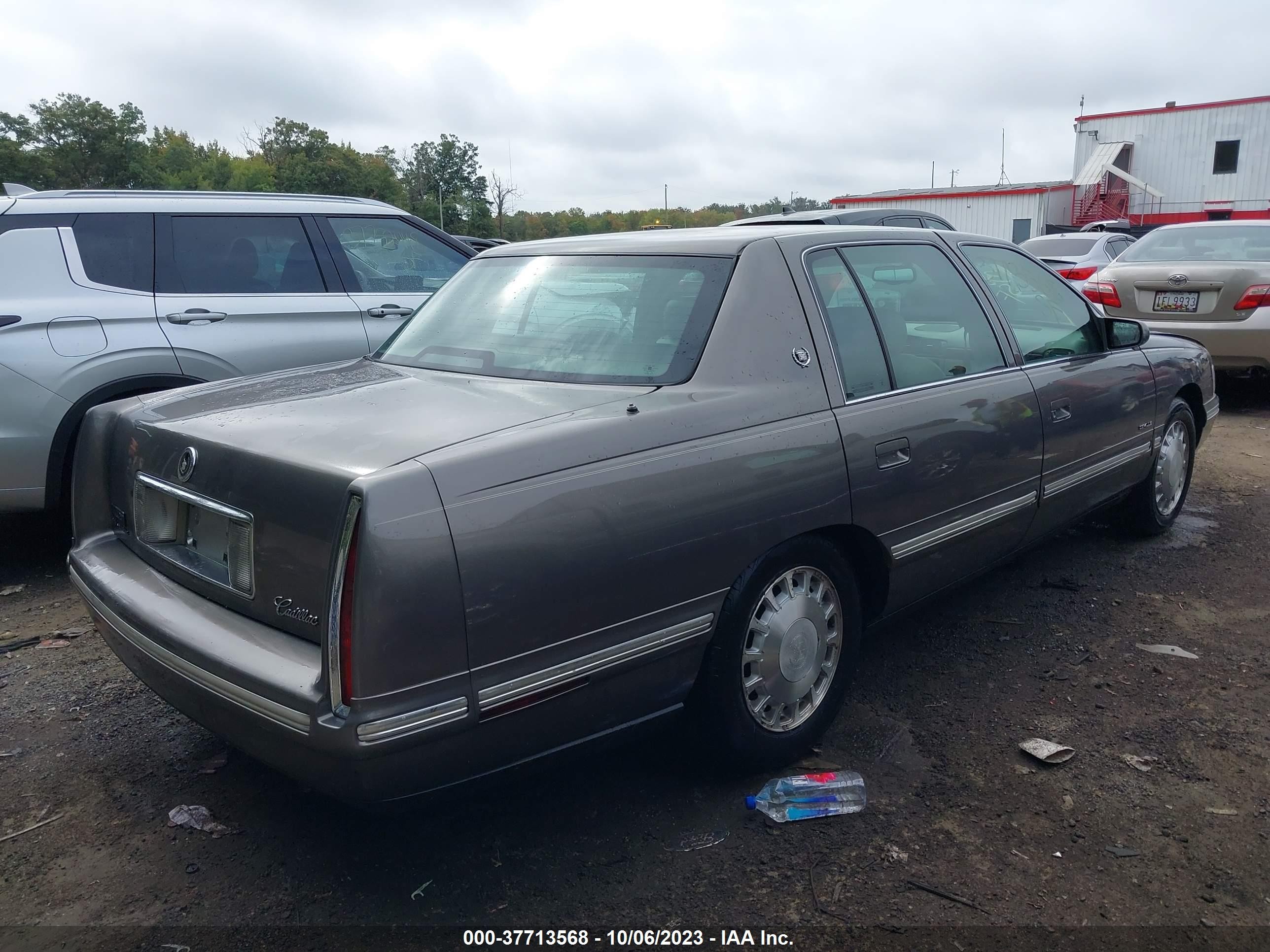 Photo 3 VIN: 1G6KD54Y7WU788239 - CADILLAC DE VILLE 