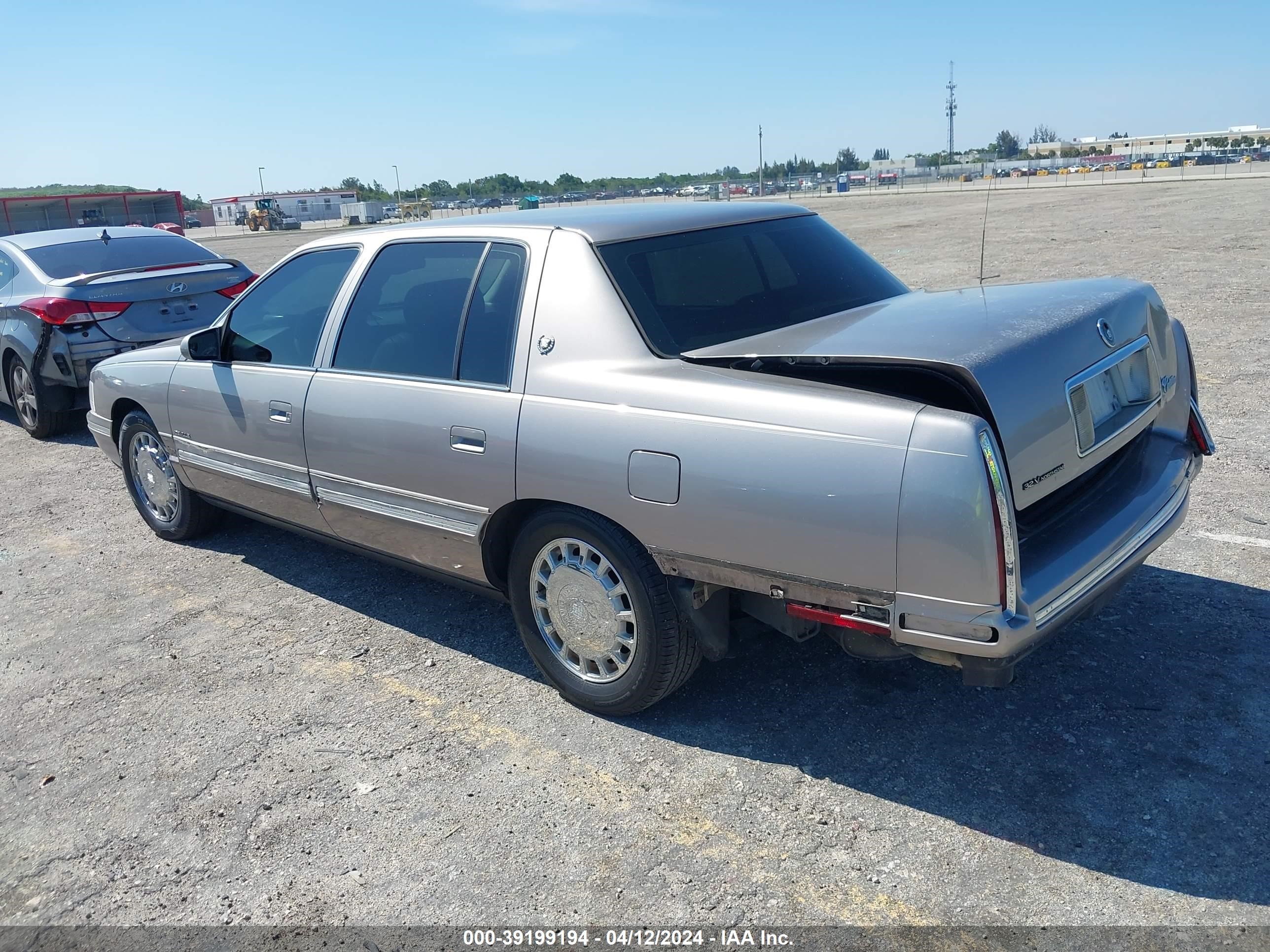 Photo 2 VIN: 1G6KD54Y7WU790914 - CADILLAC DE VILLE 