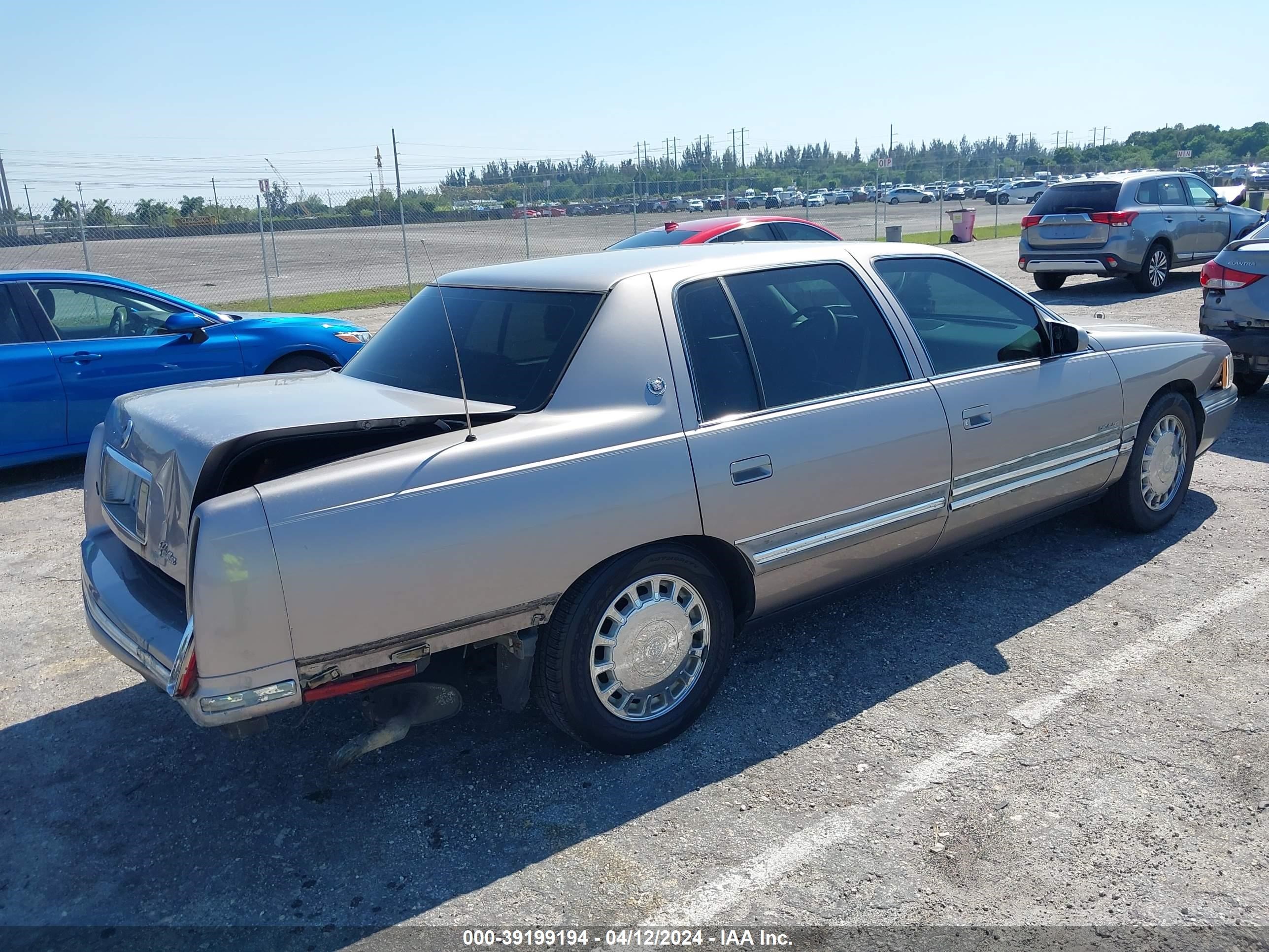 Photo 3 VIN: 1G6KD54Y7WU790914 - CADILLAC DE VILLE 