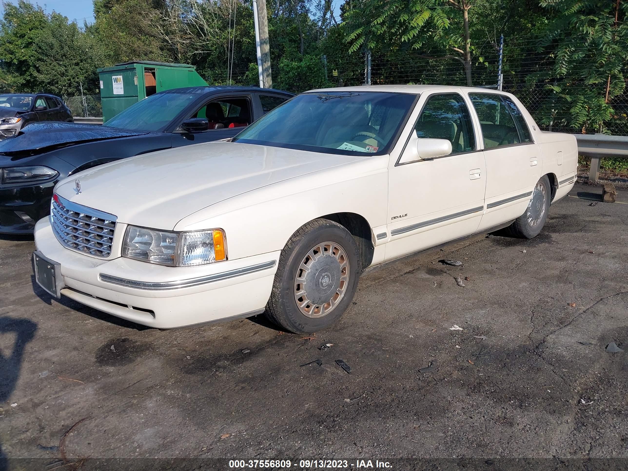 Photo 1 VIN: 1G6KD54Y7XU709184 - CADILLAC DE VILLE 