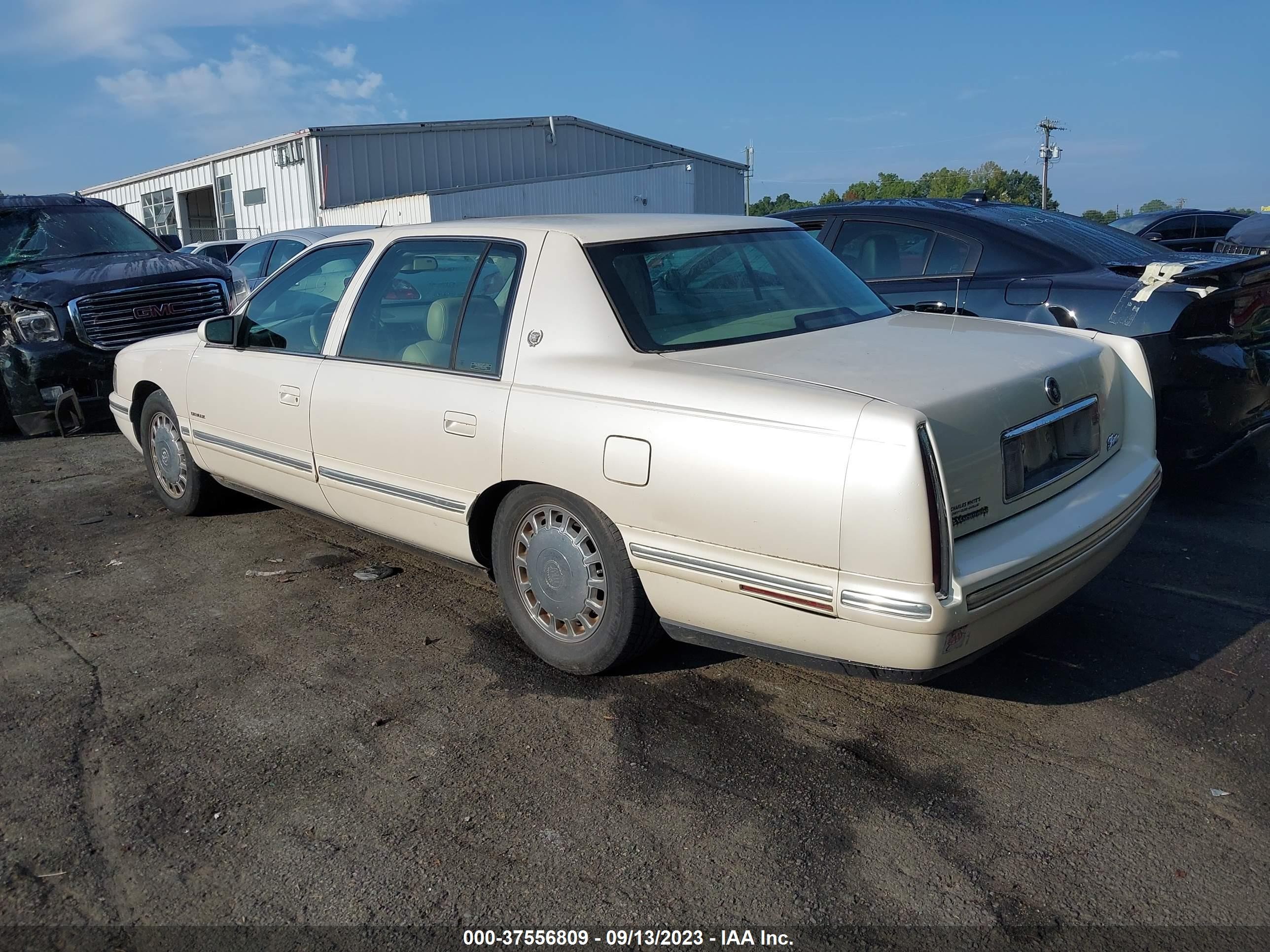 Photo 2 VIN: 1G6KD54Y7XU709184 - CADILLAC DE VILLE 