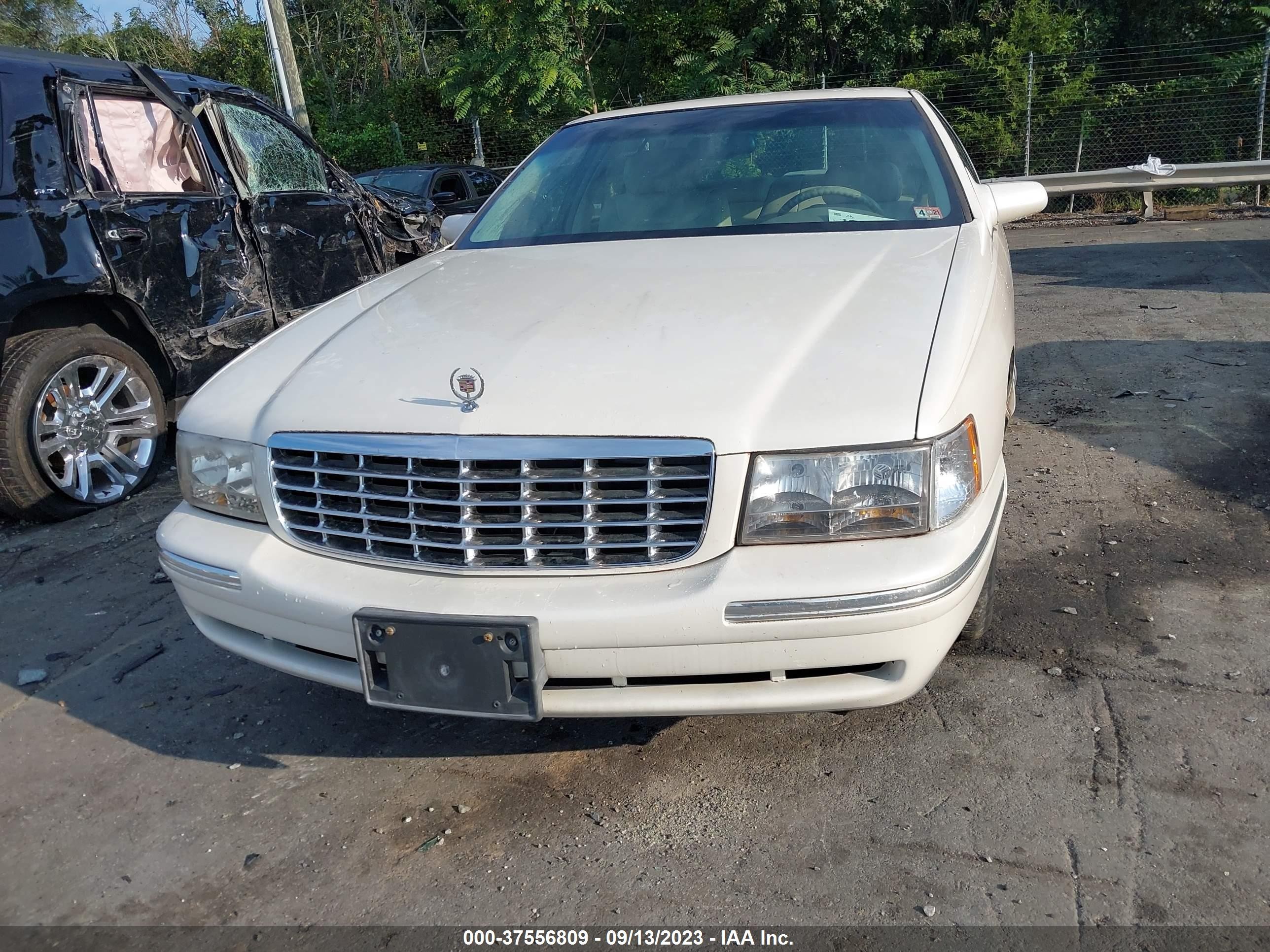 Photo 5 VIN: 1G6KD54Y7XU709184 - CADILLAC DE VILLE 