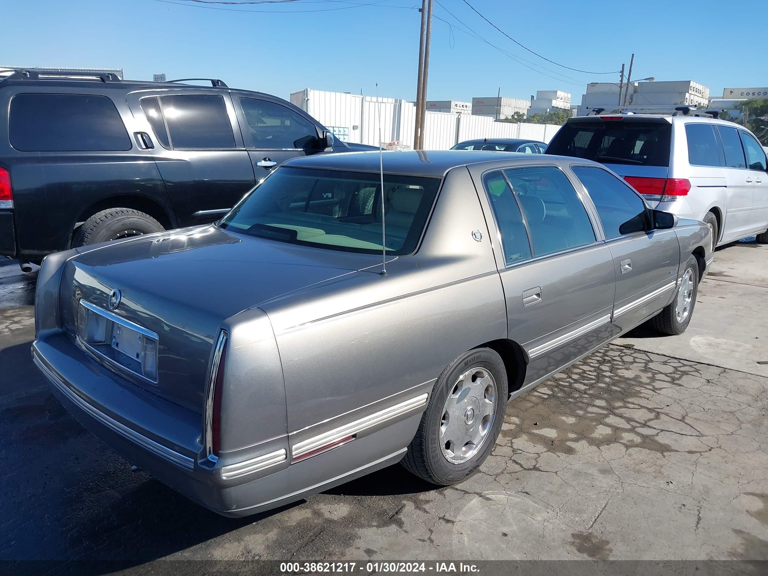 Photo 3 VIN: 1G6KD54Y7XU798917 - CADILLAC DE VILLE 