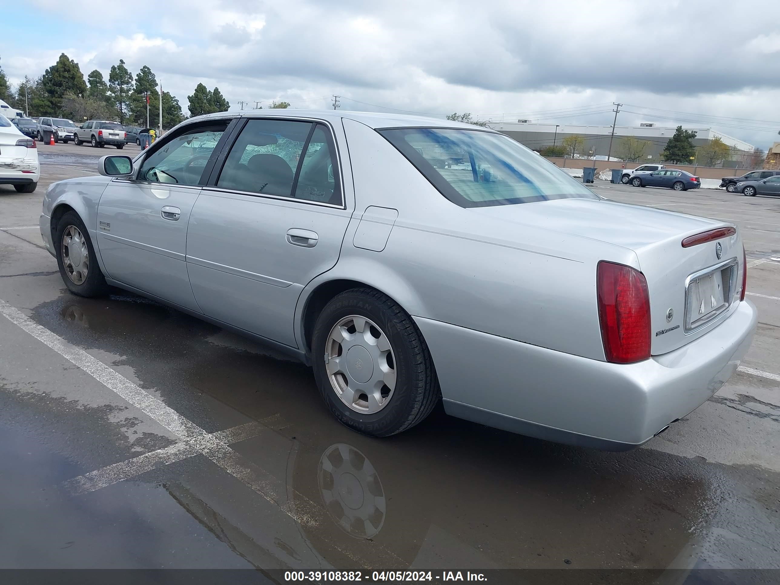 Photo 2 VIN: 1G6KD54Y8YU232718 - CADILLAC DE VILLE 